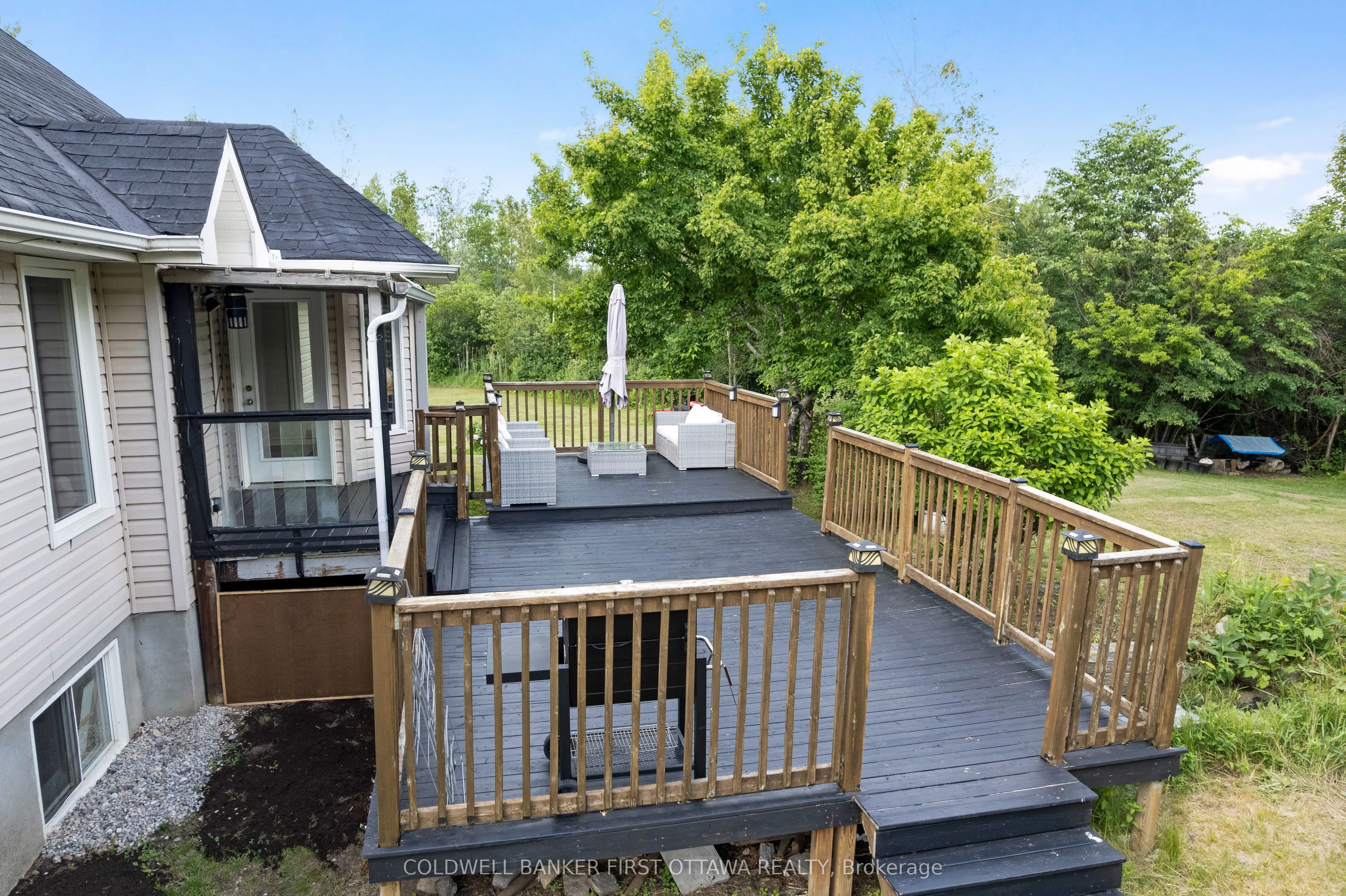 11 Rideau Crossing Crescent