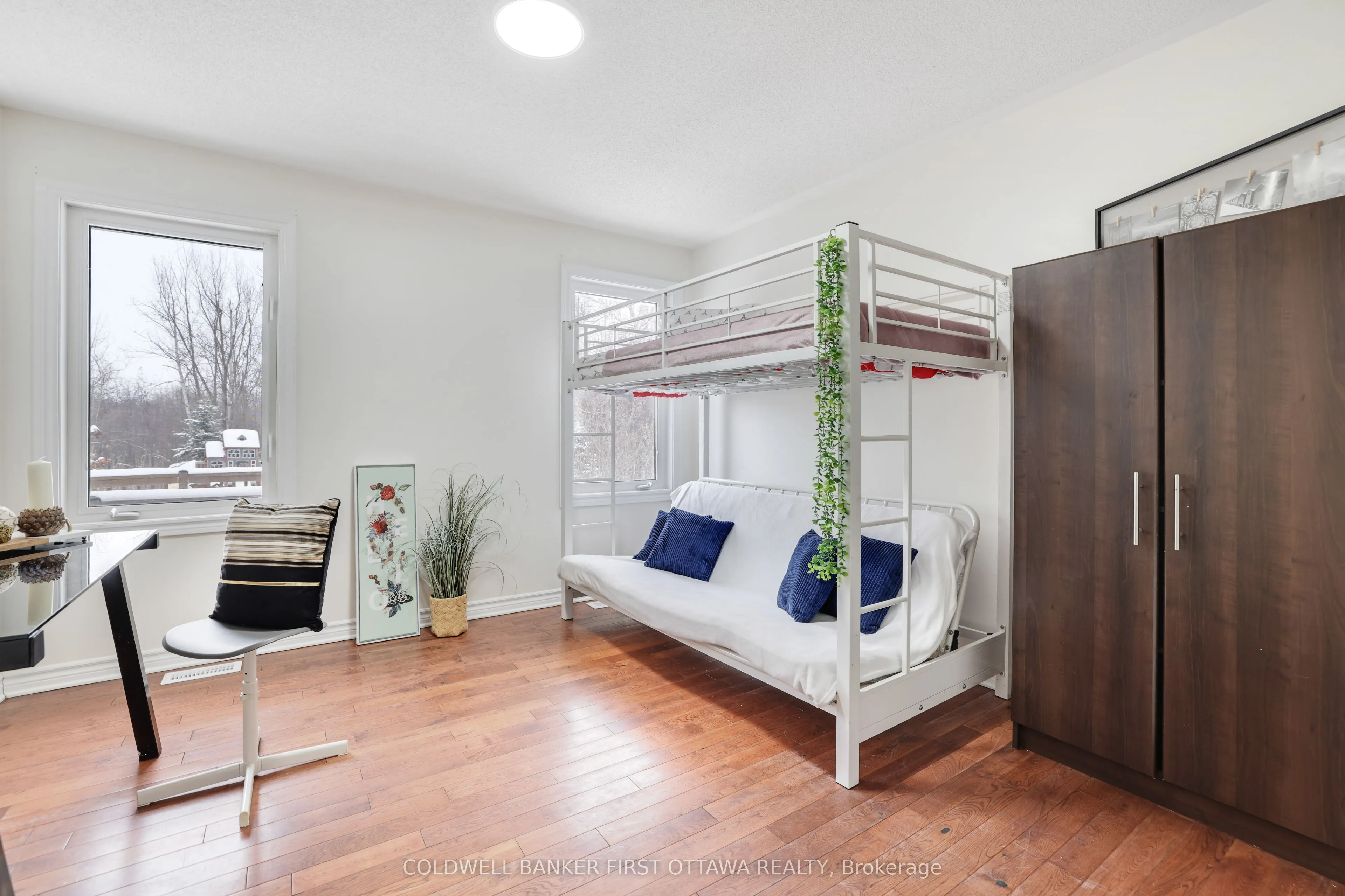 11 Rideau Crossing Crescent
