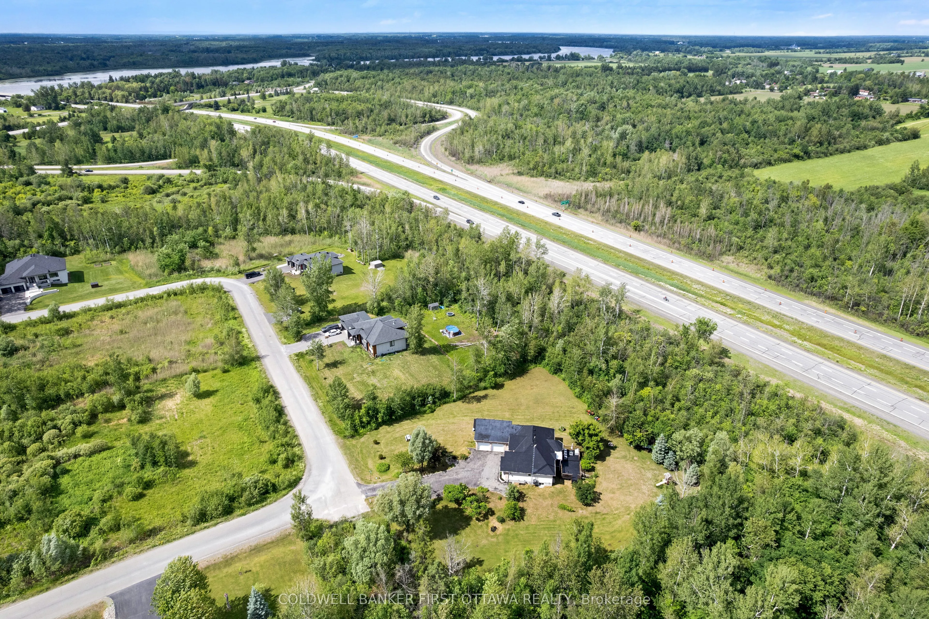 11 Rideau Crossing Crescent