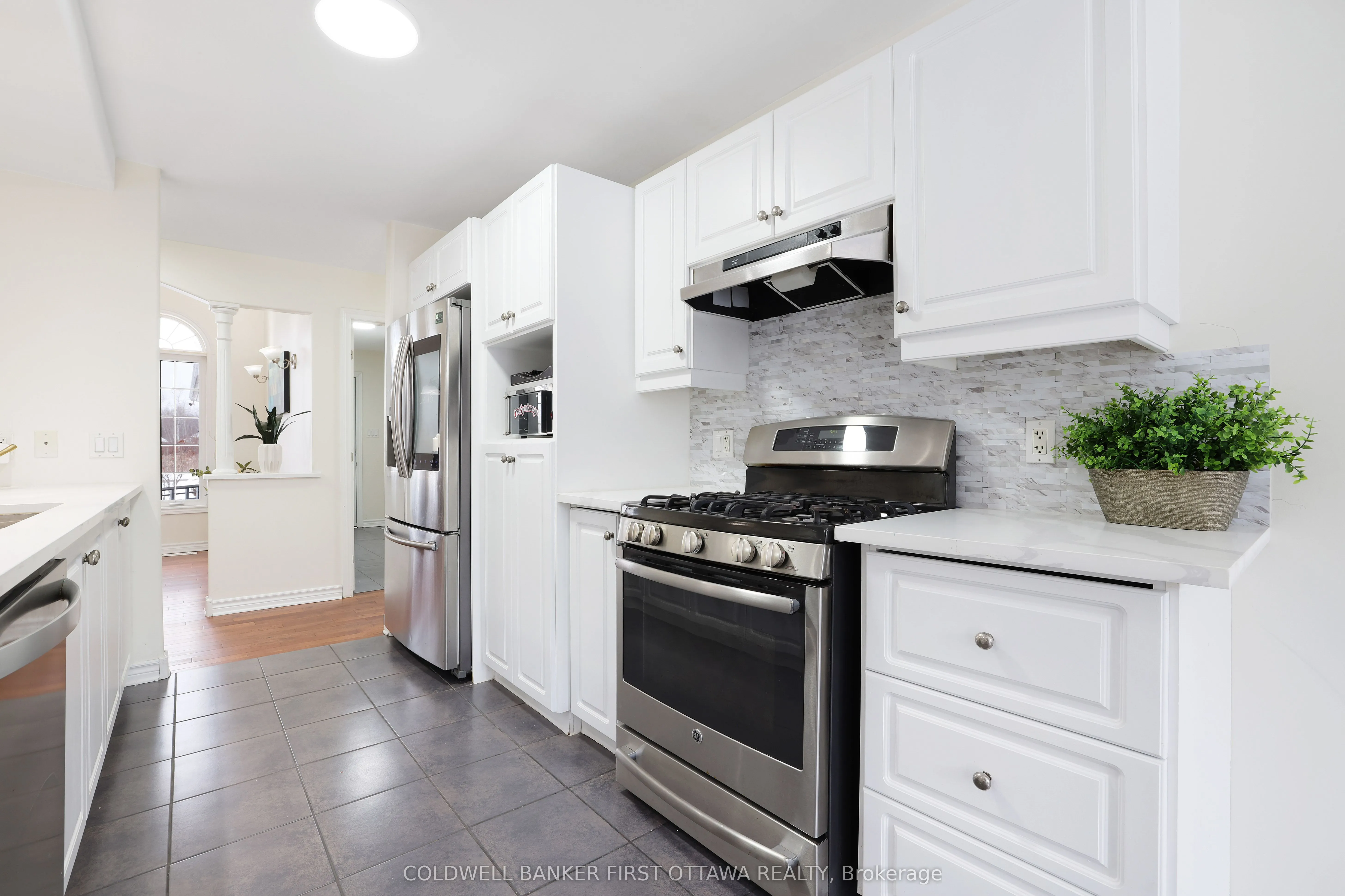 11 Rideau Crossing Crescent