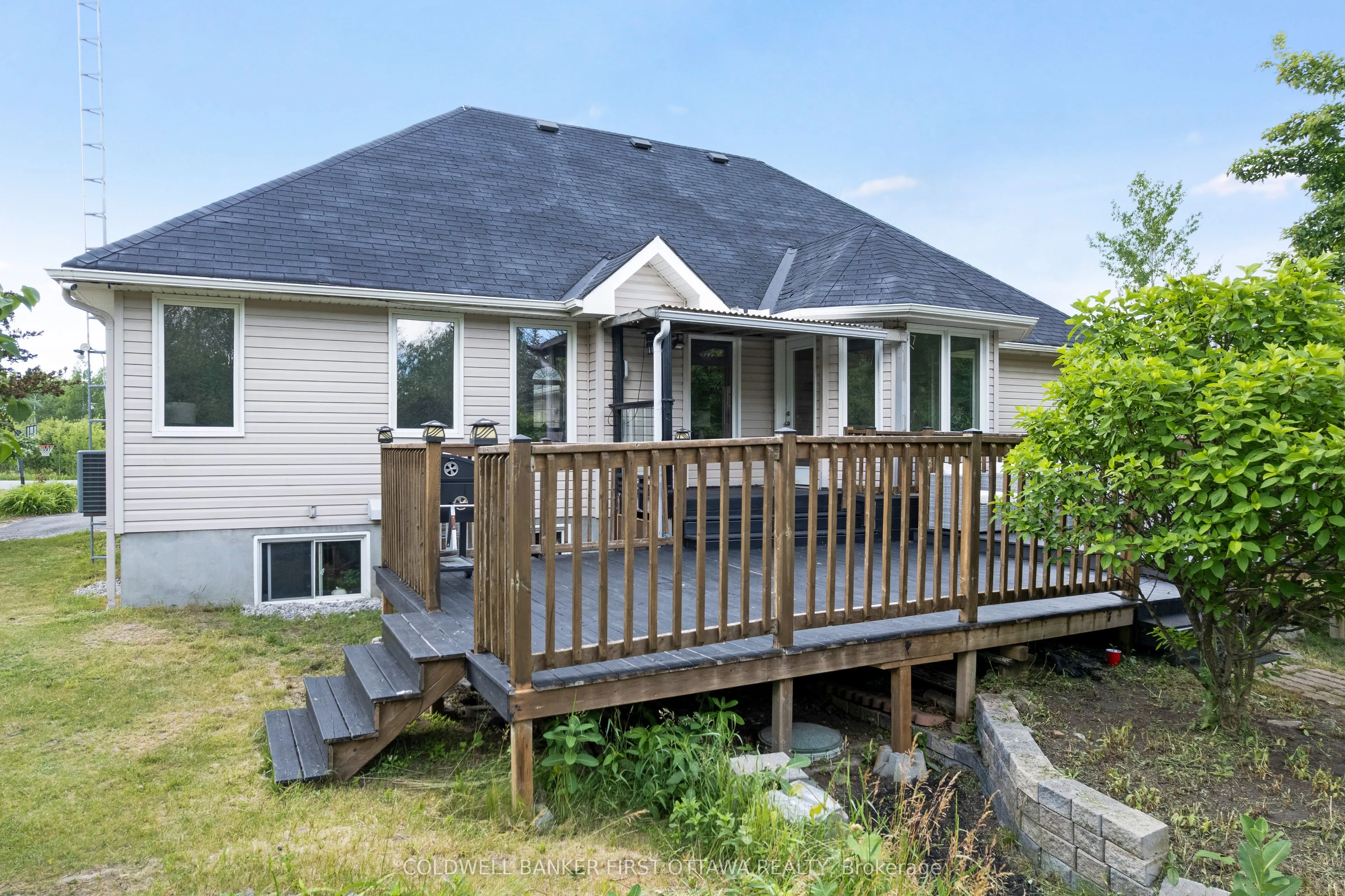 11 Rideau Crossing Crescent