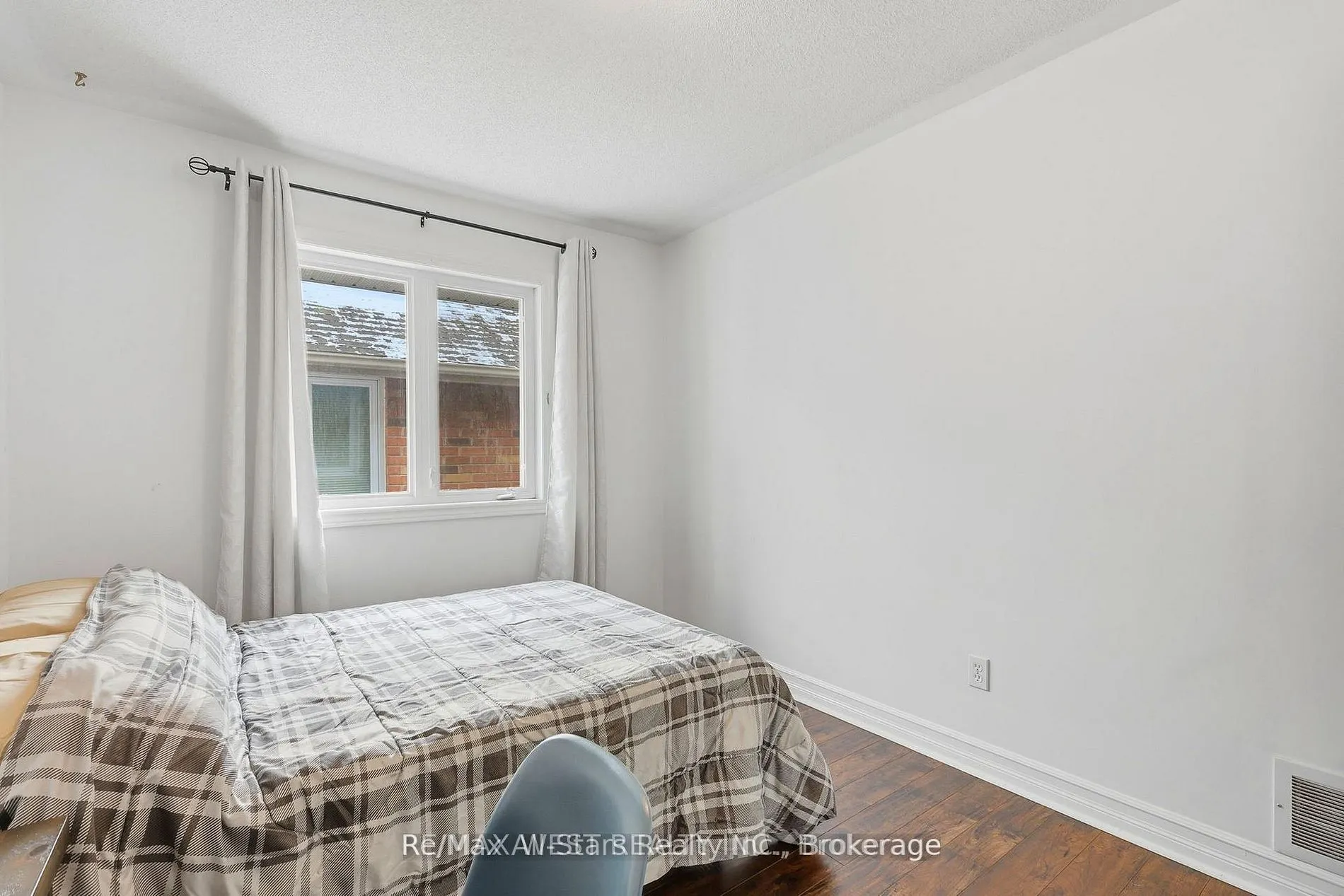 20 Eakins Crescent