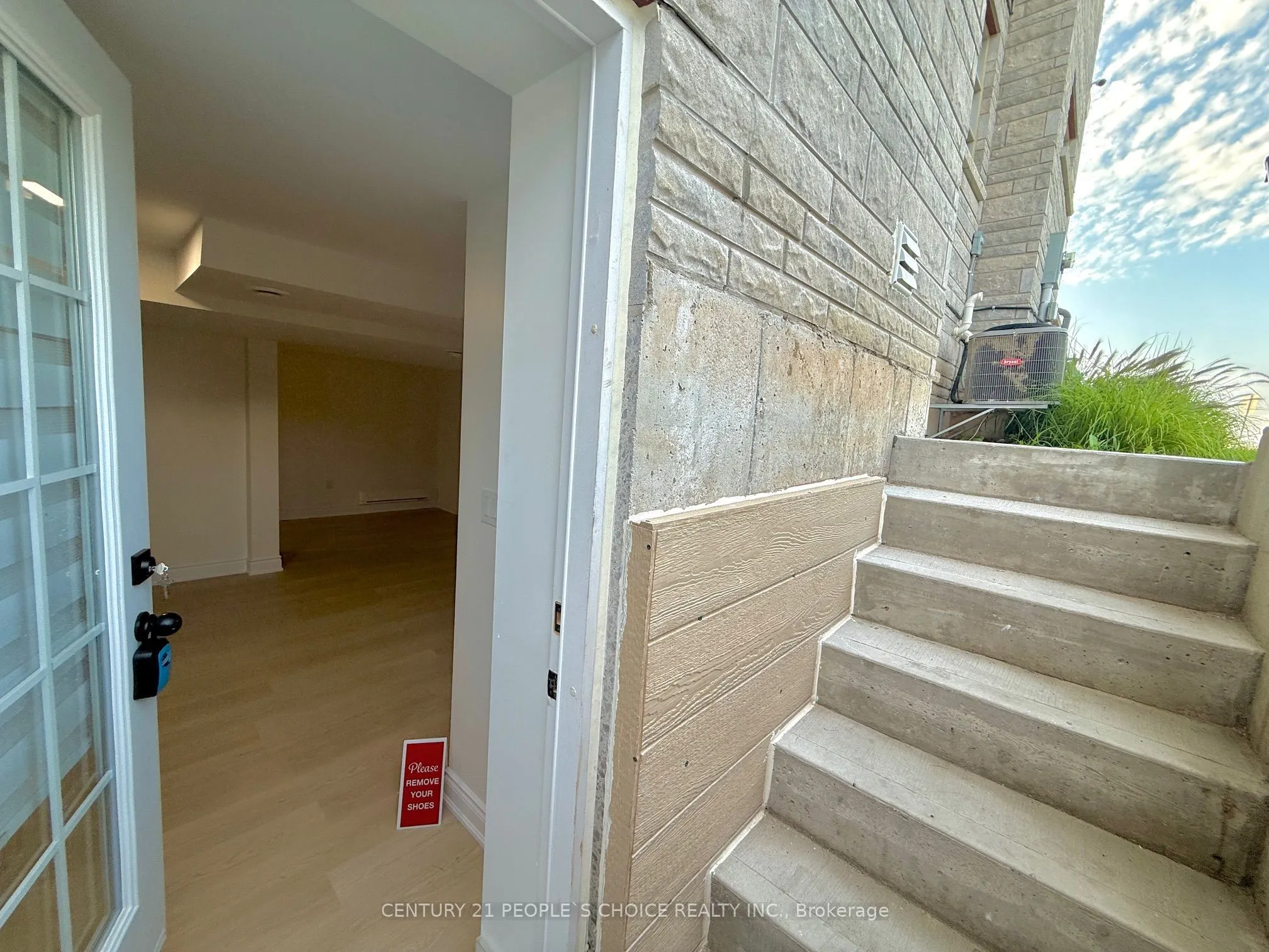 72 Summersides Boulevard S #Basement