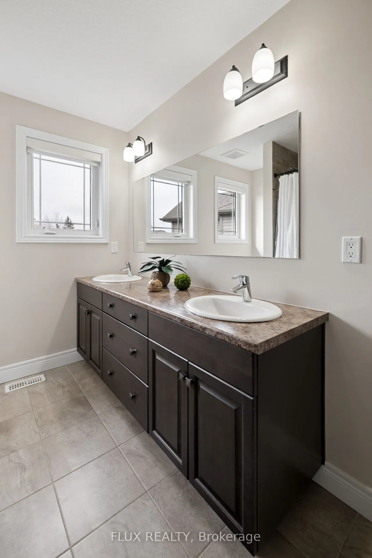 10 Sparrow Crescent