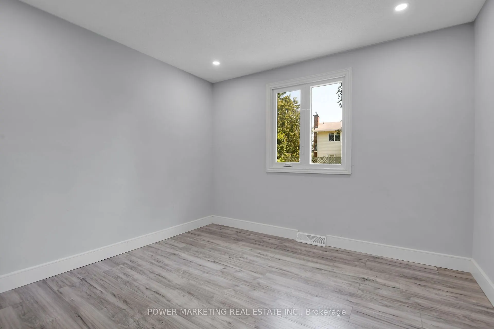 35 Tauvette Street
