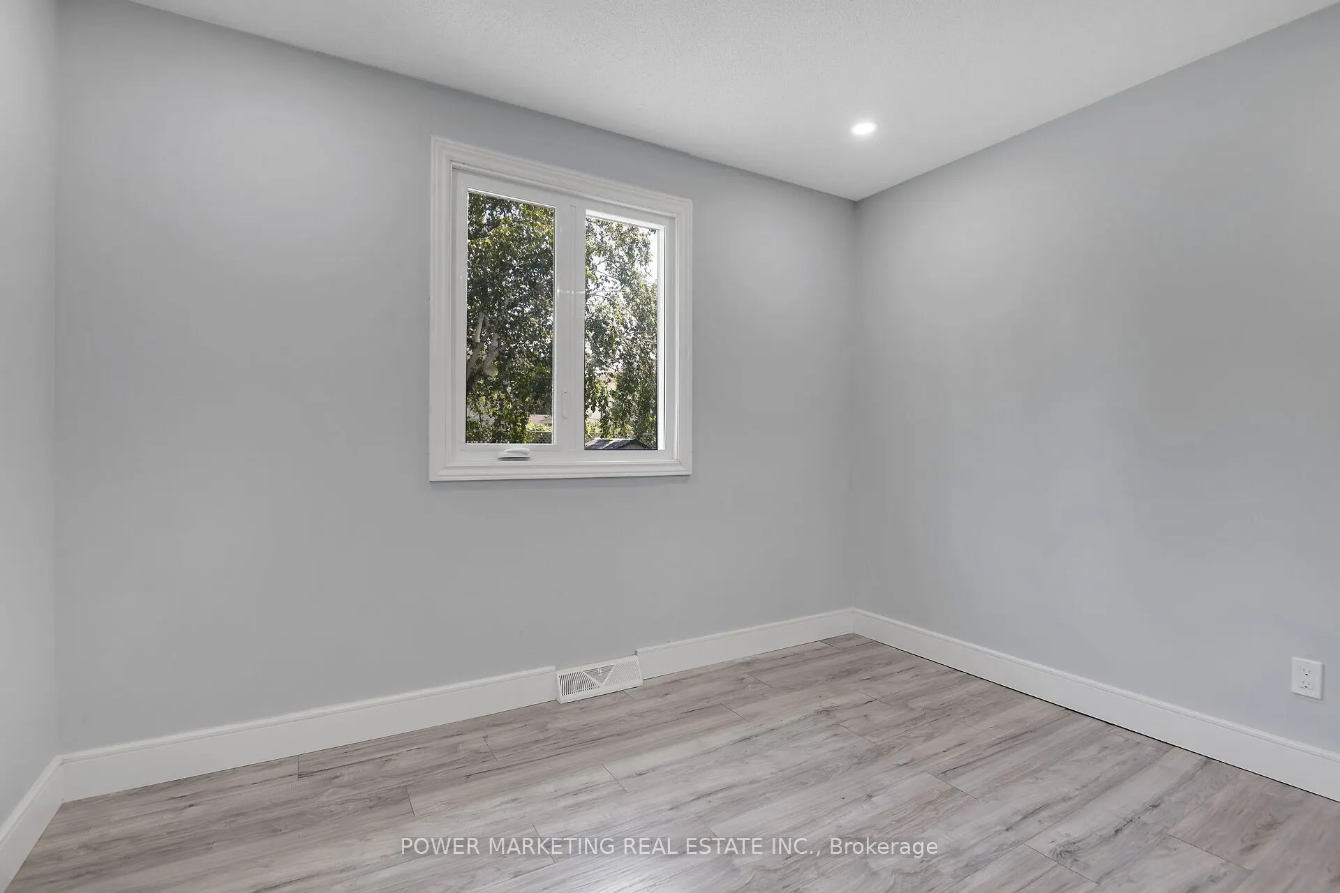 35 Tauvette Street