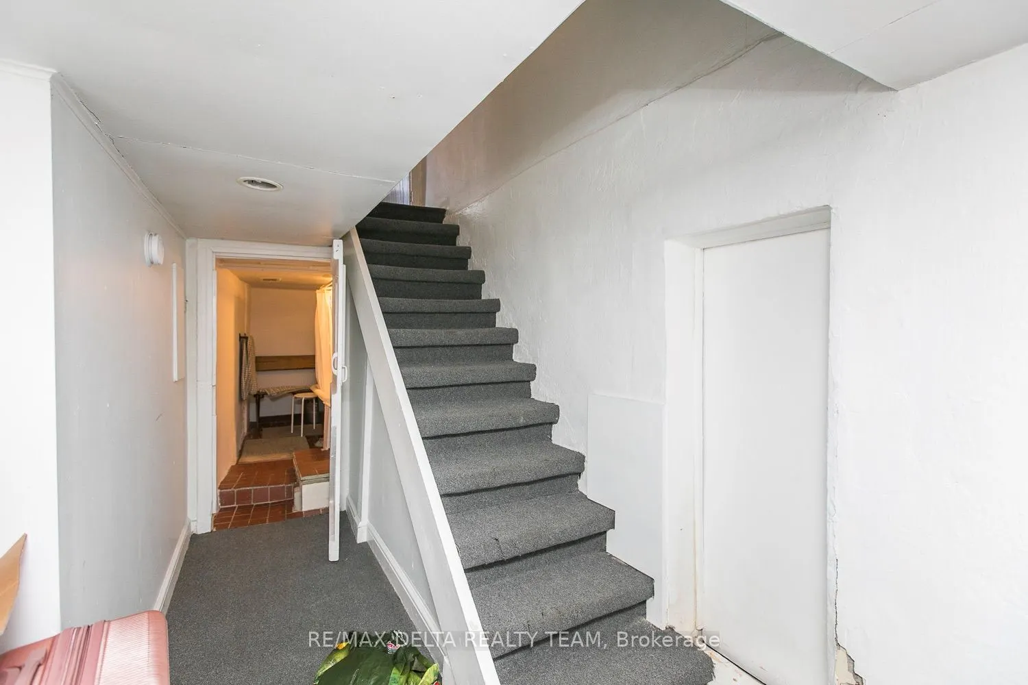 27 Perkins Street