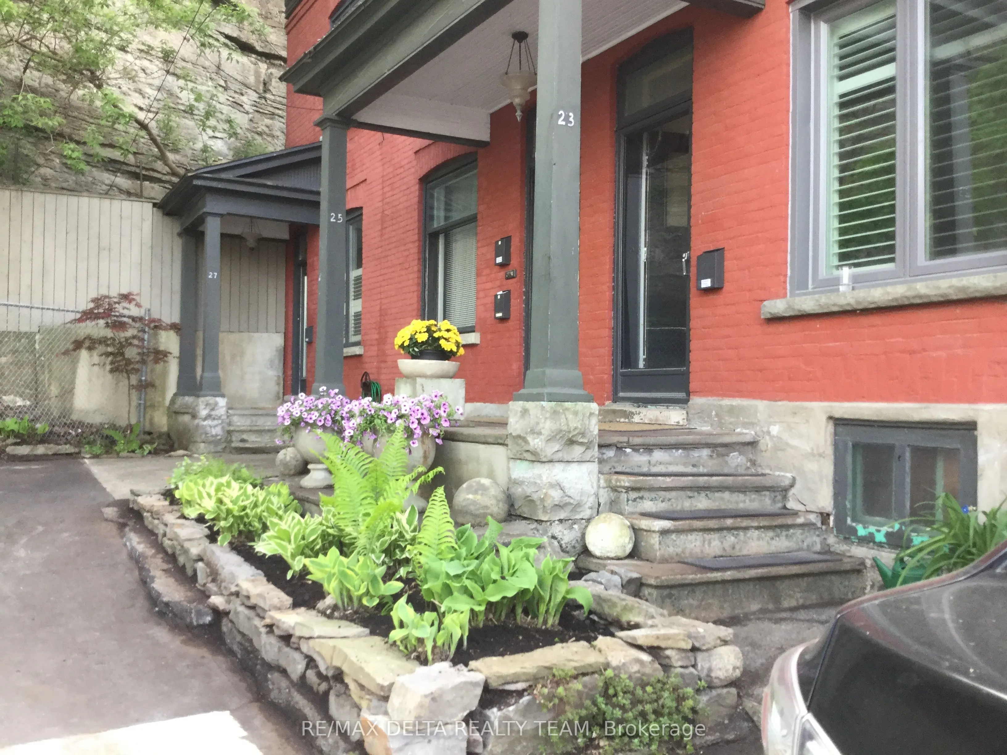 27 Perkins Street