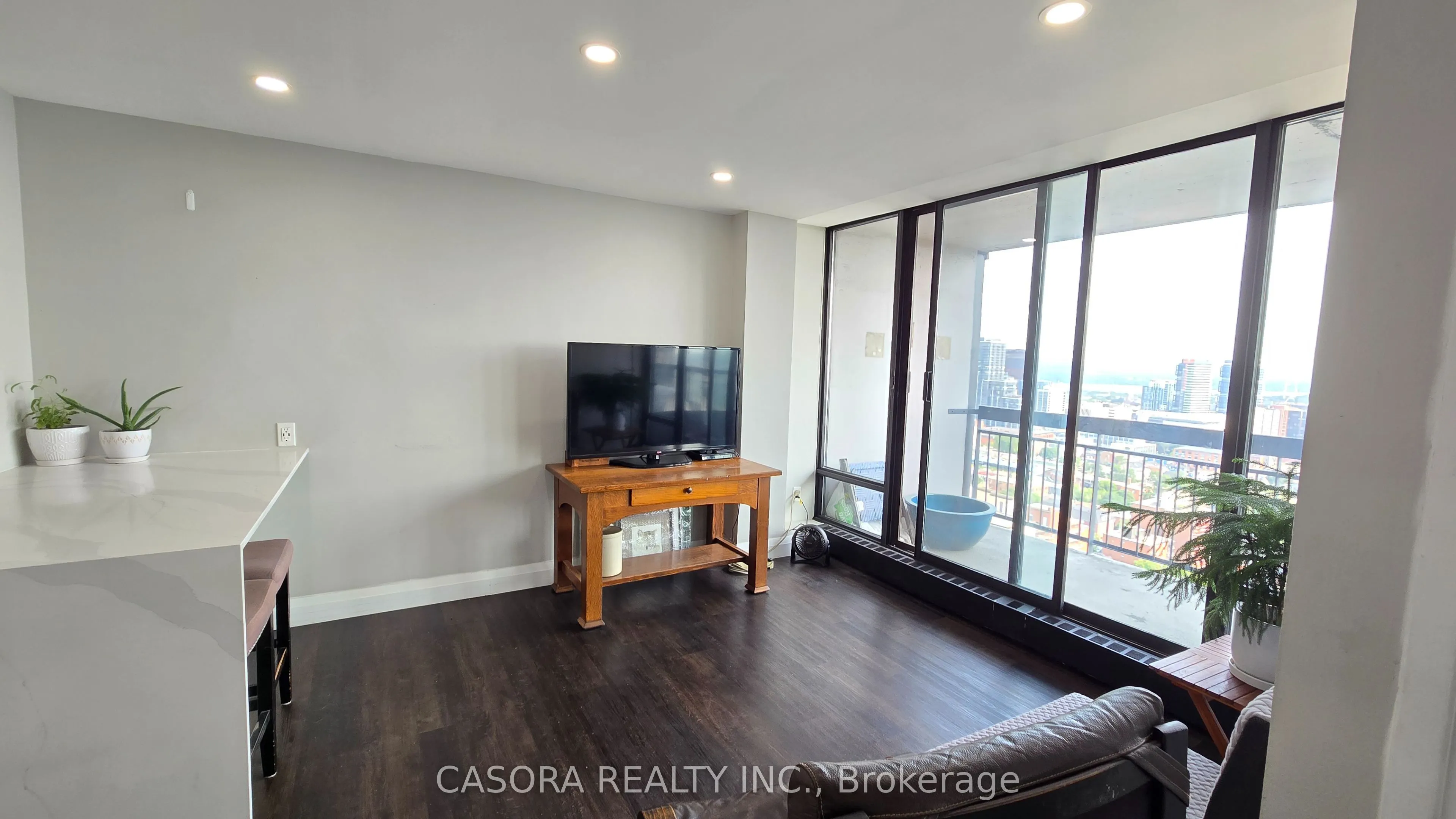 150 Charlton Avenue E #3003