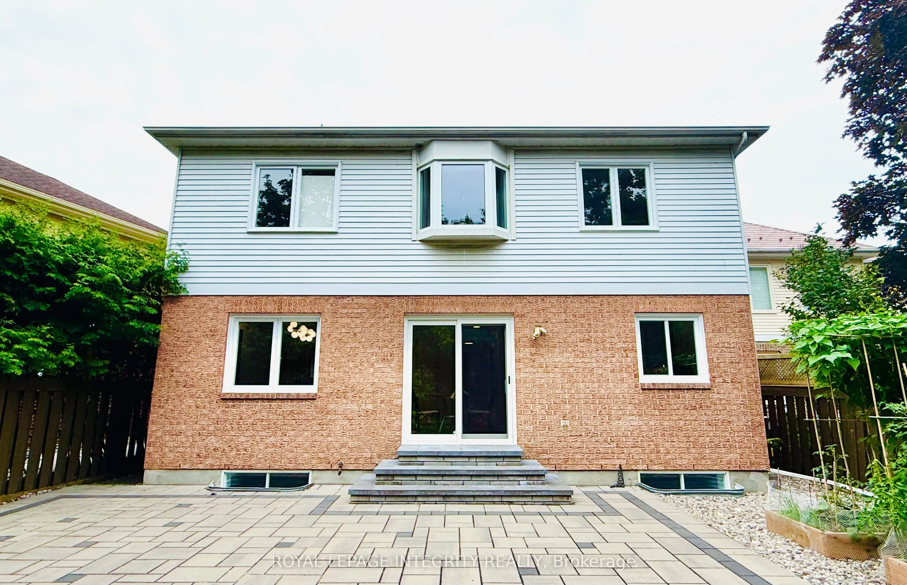 4 GLENARDEN Court