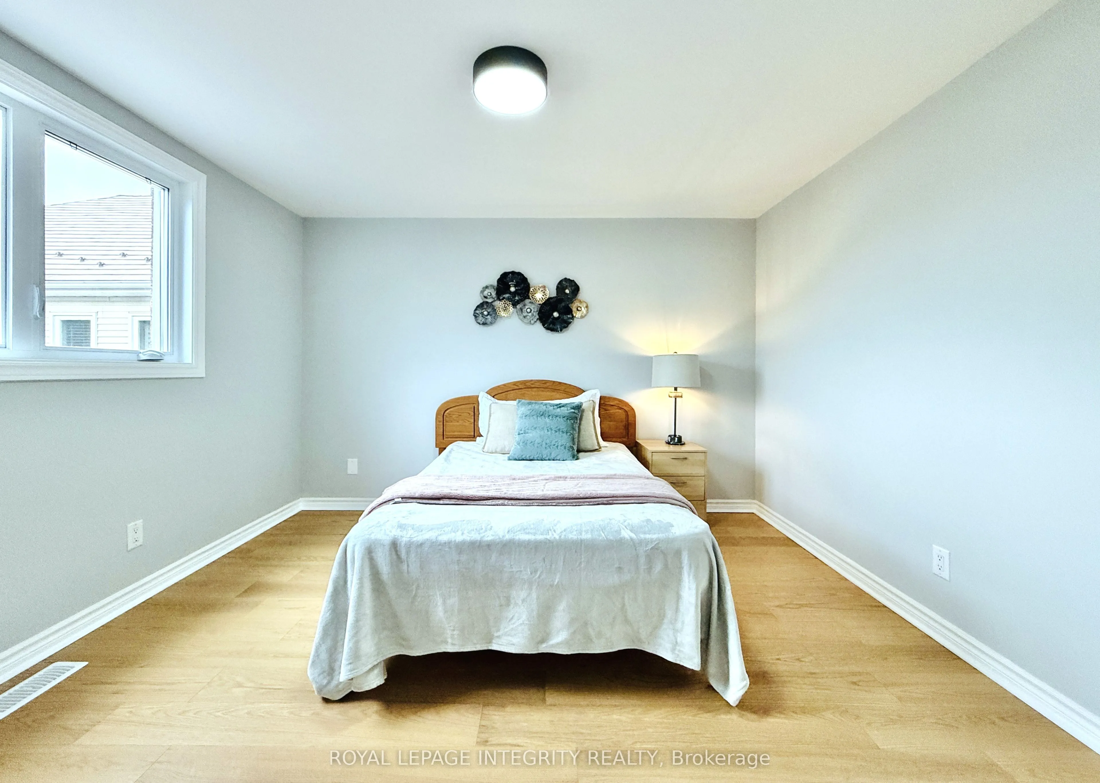 4 GLENARDEN Court