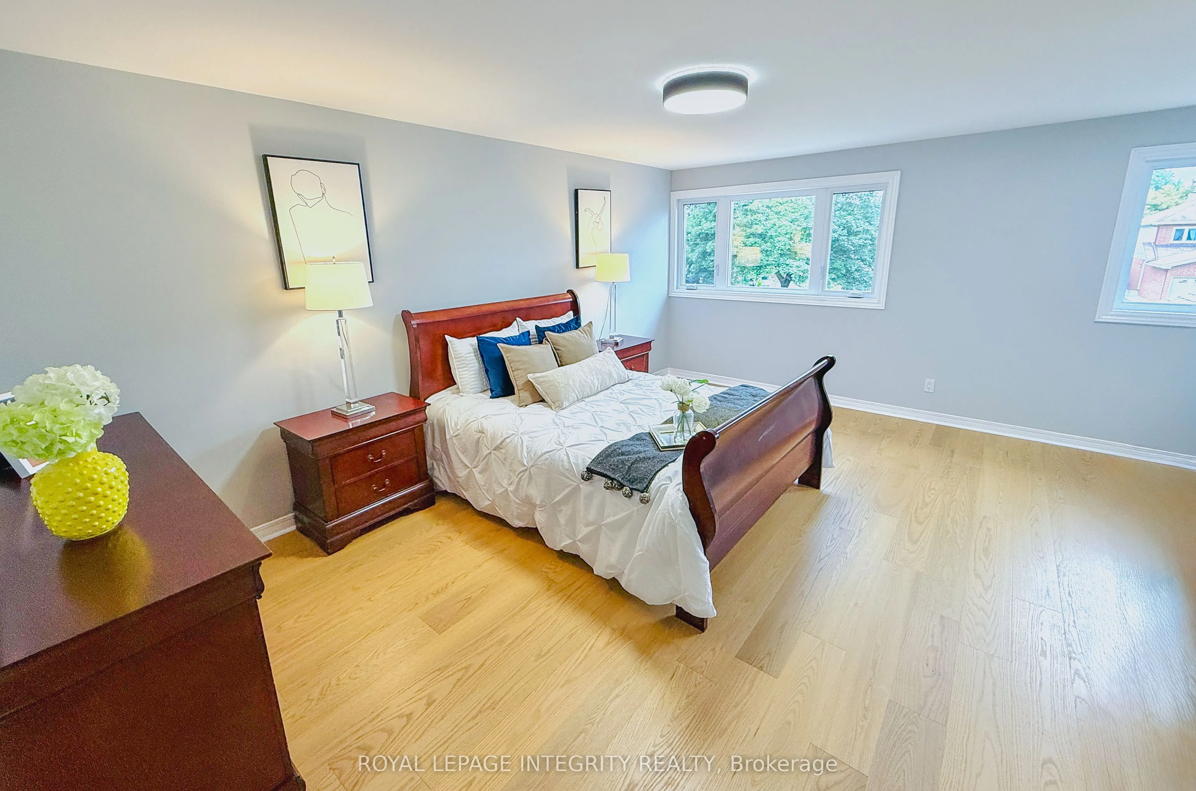 4 GLENARDEN Court