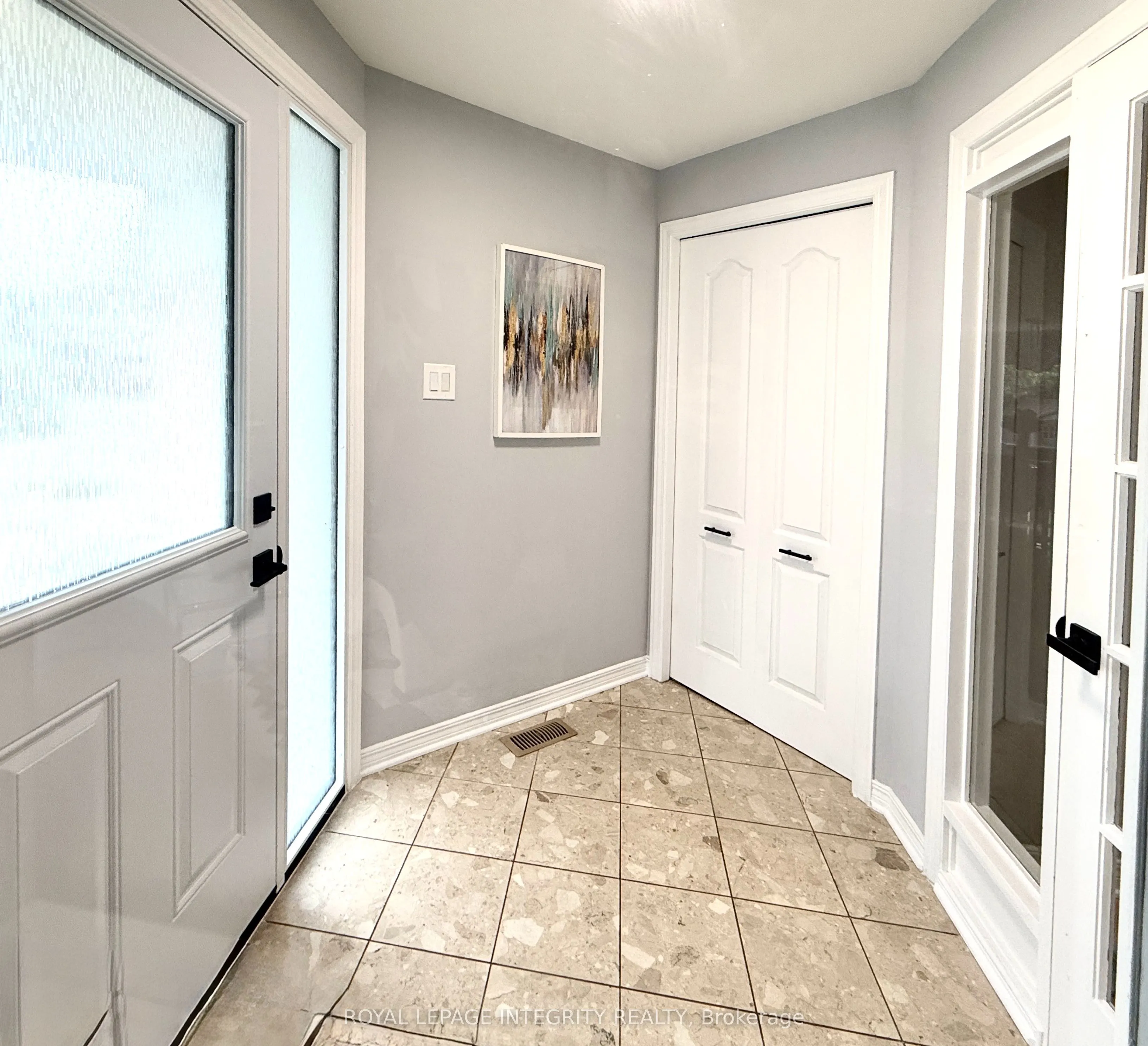 4 GLENARDEN Court