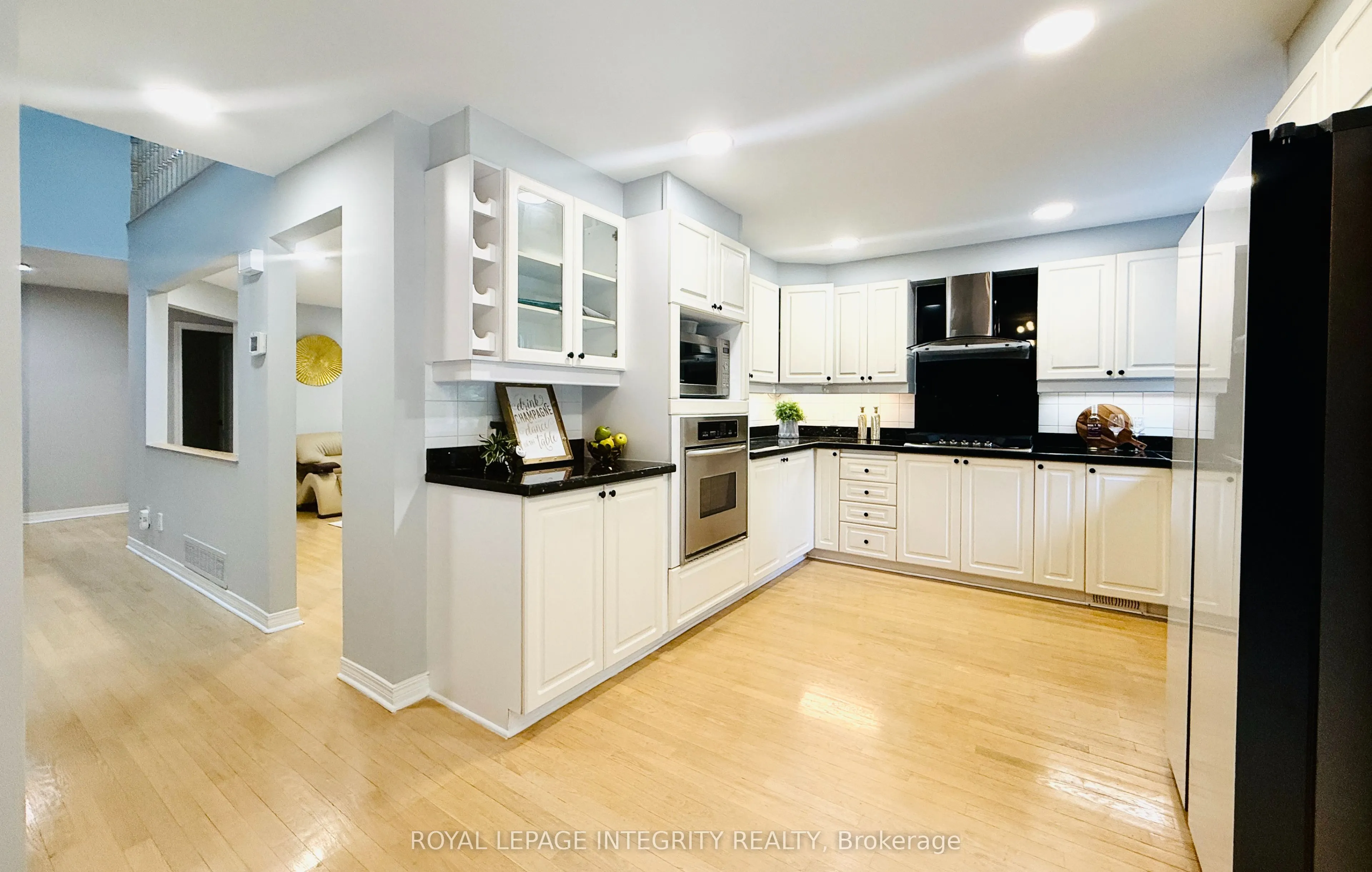 4 GLENARDEN Court