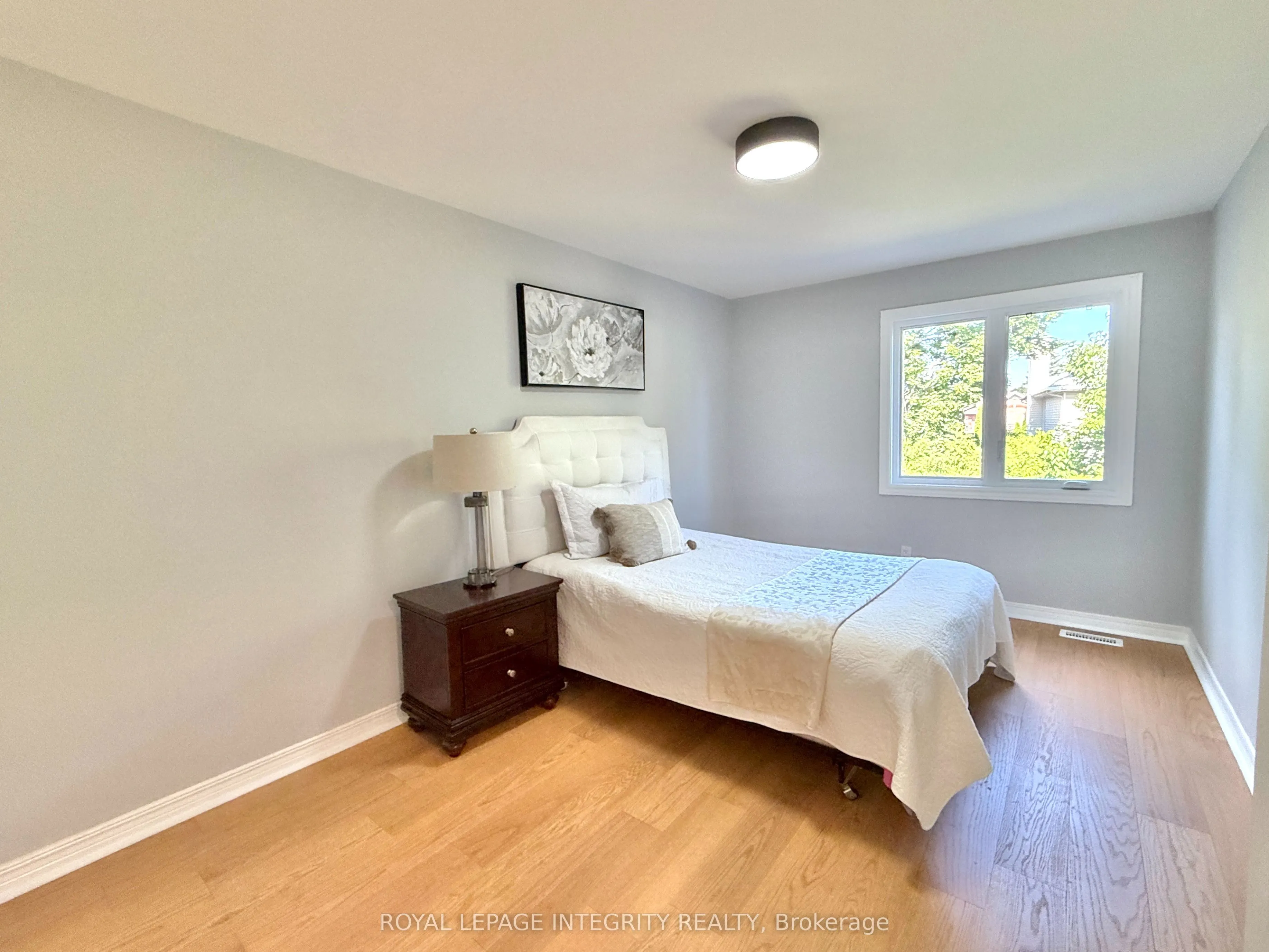 4 GLENARDEN Court