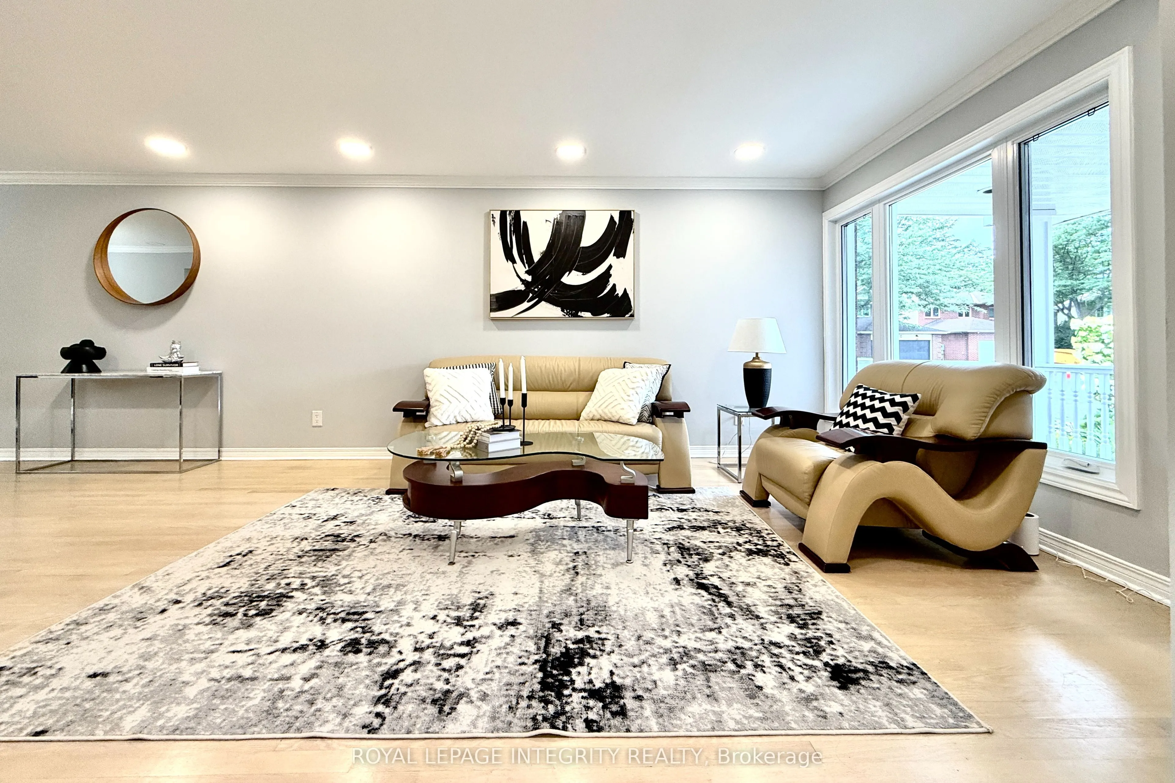 4 GLENARDEN Court