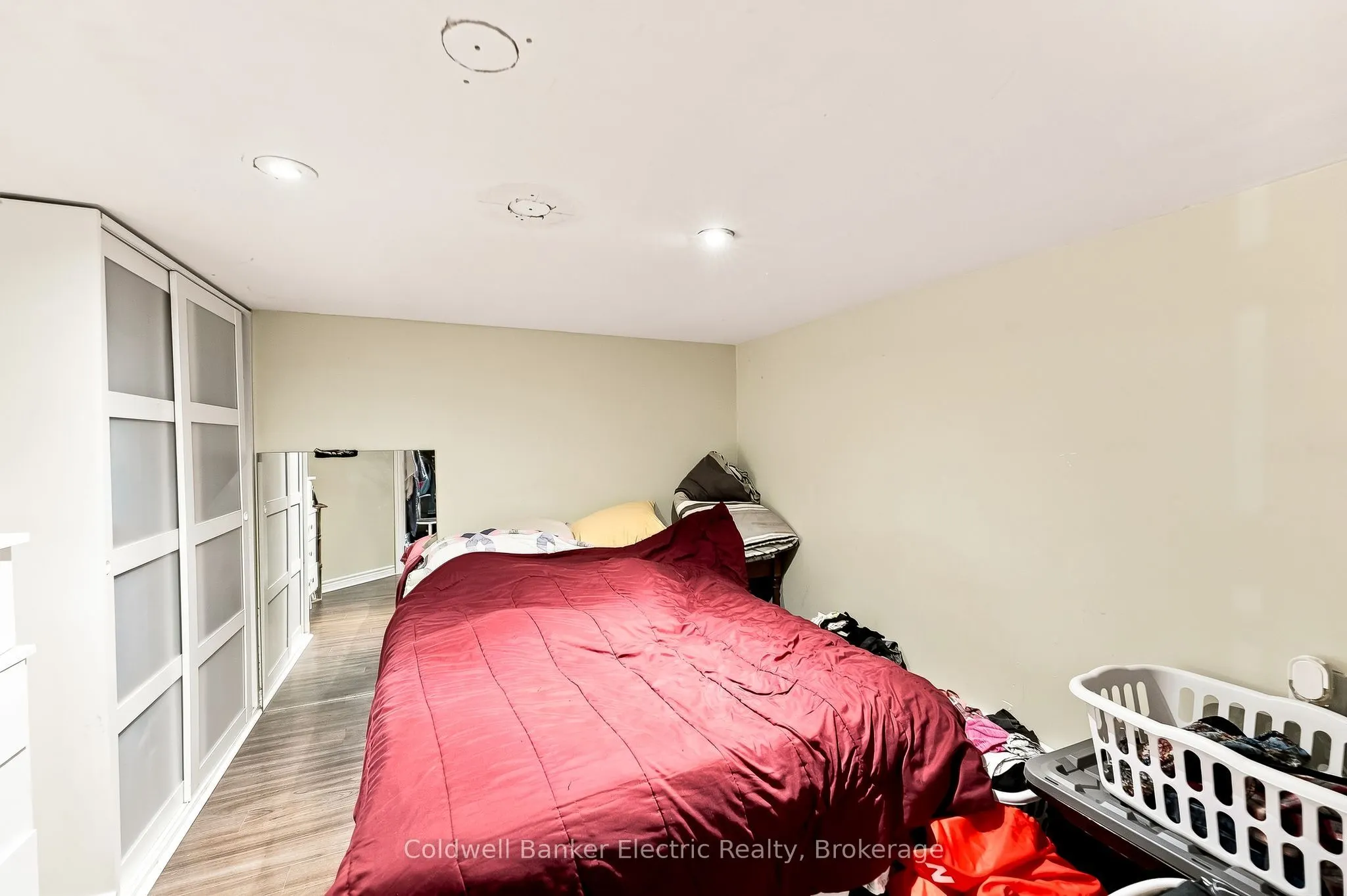 19 Graham Street E