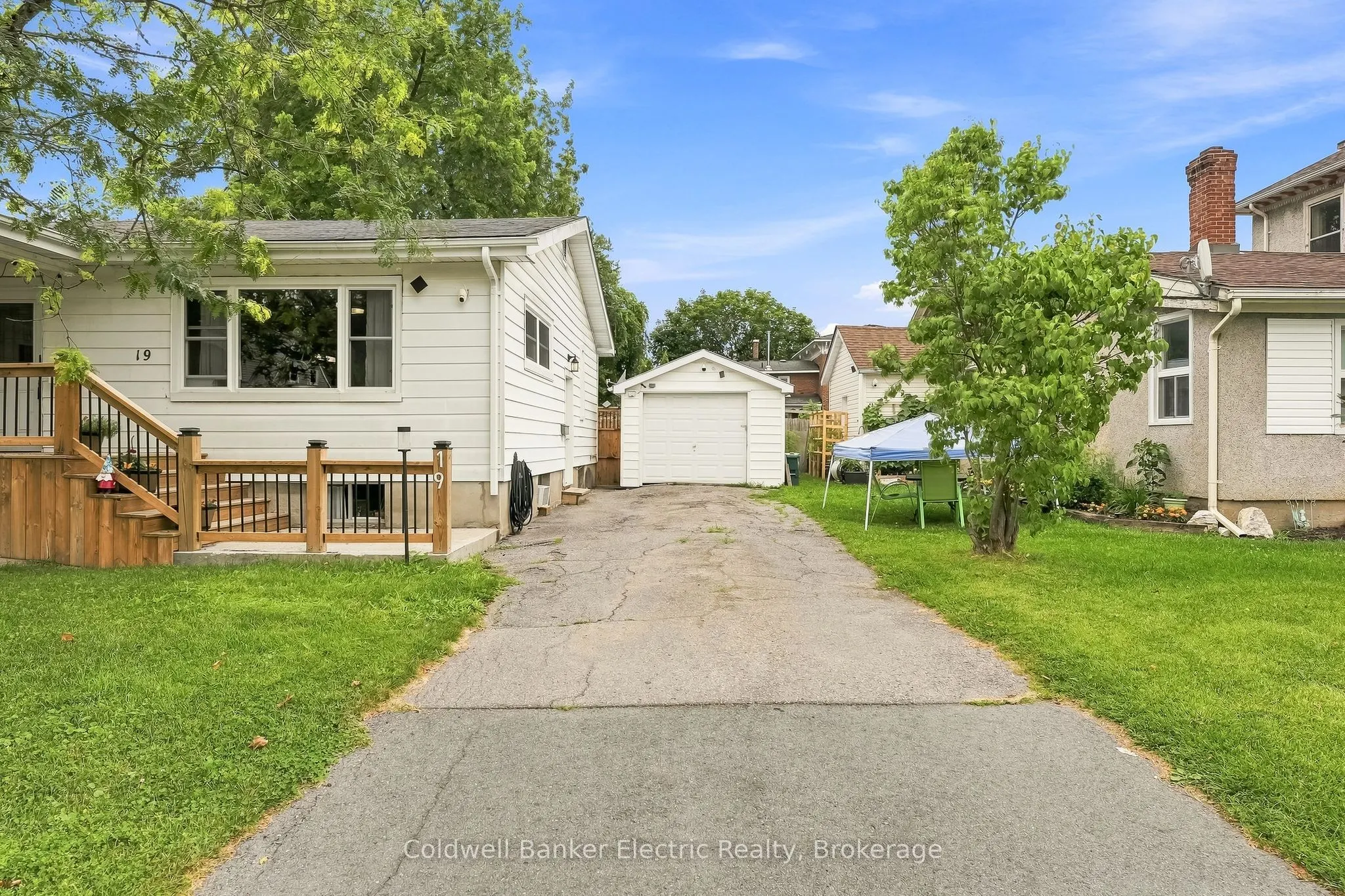 19 Graham Street E