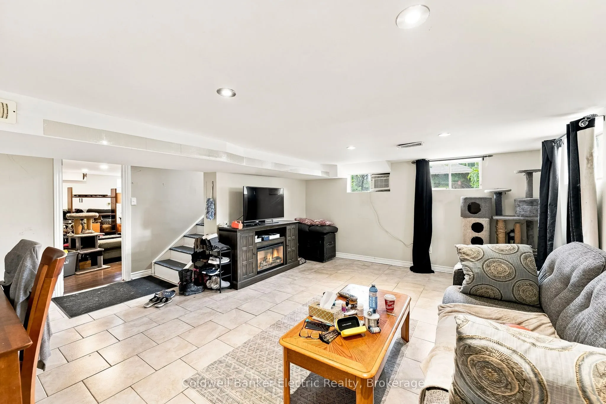 19 Graham Street E