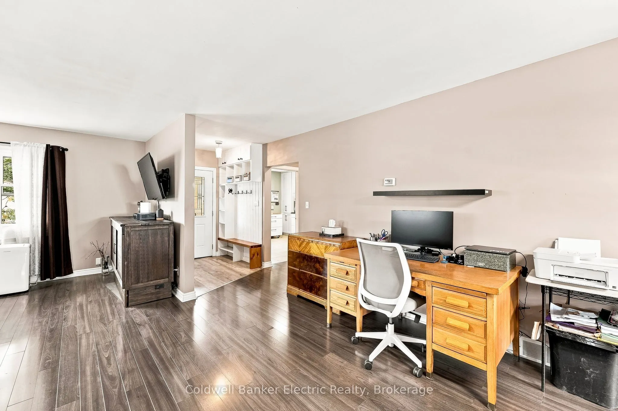 19 Graham Street E