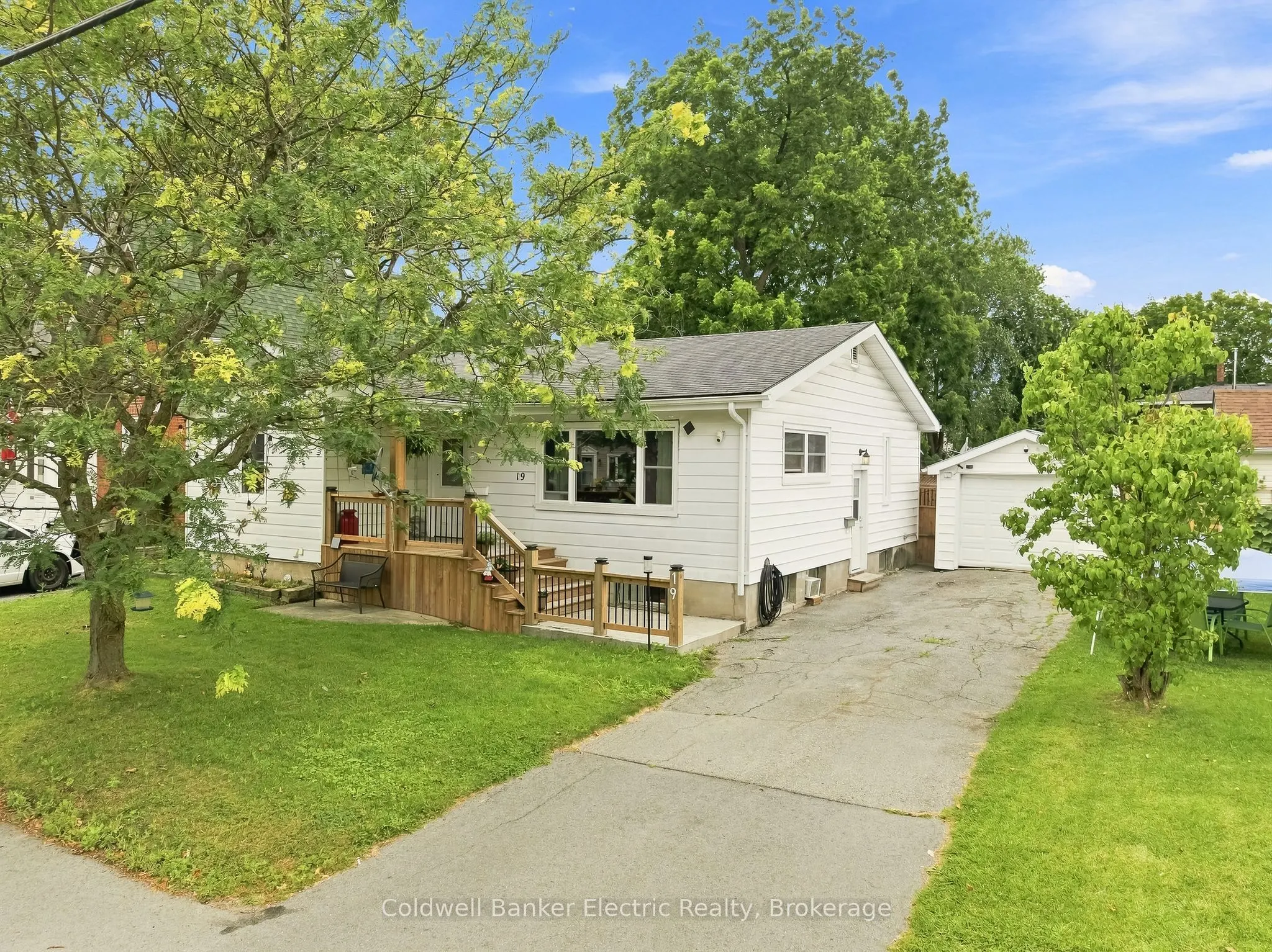 19 Graham Street E