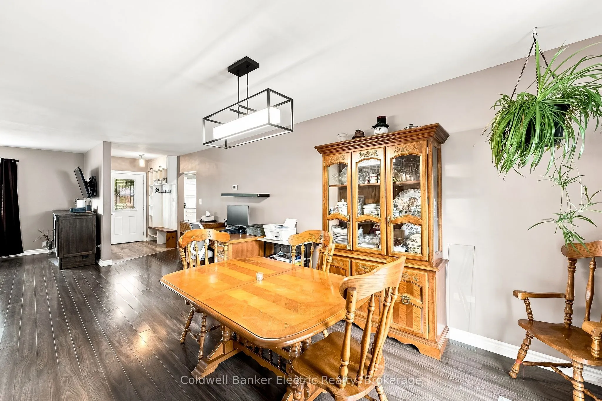 19 Graham Street E