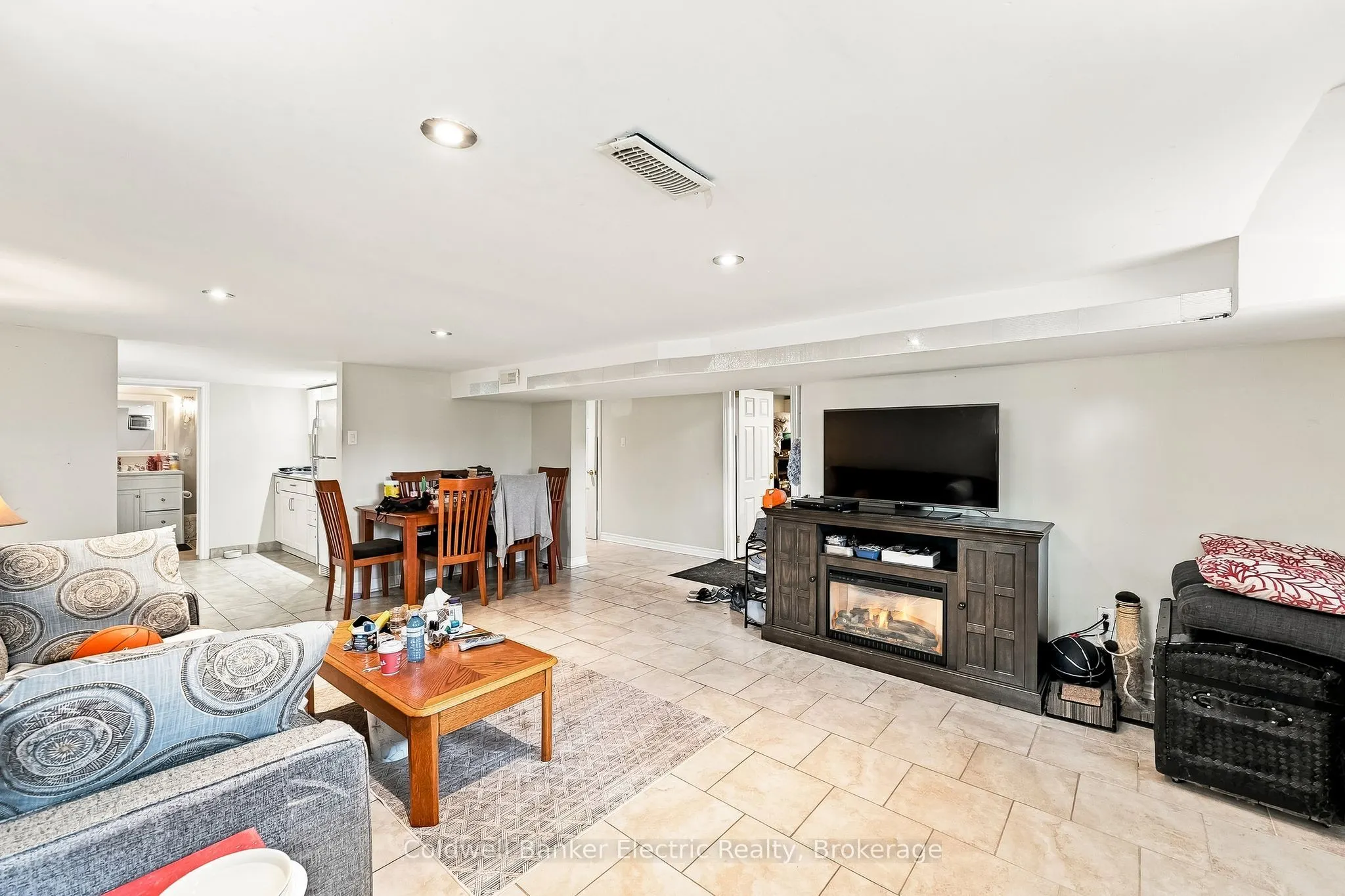 19 Graham Street E