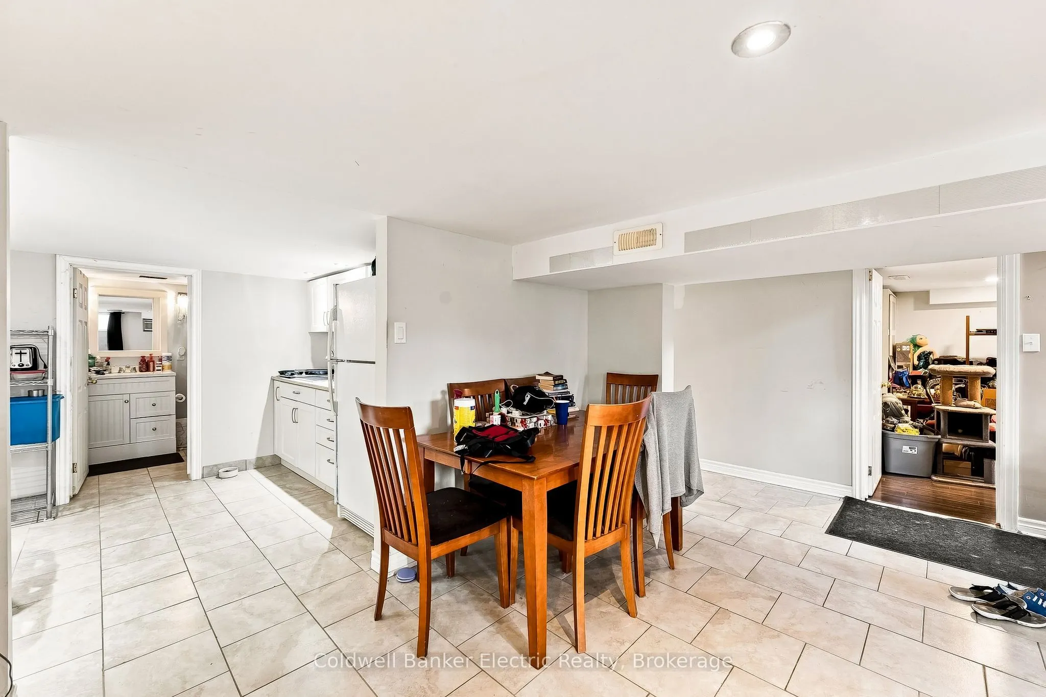 19 Graham Street E