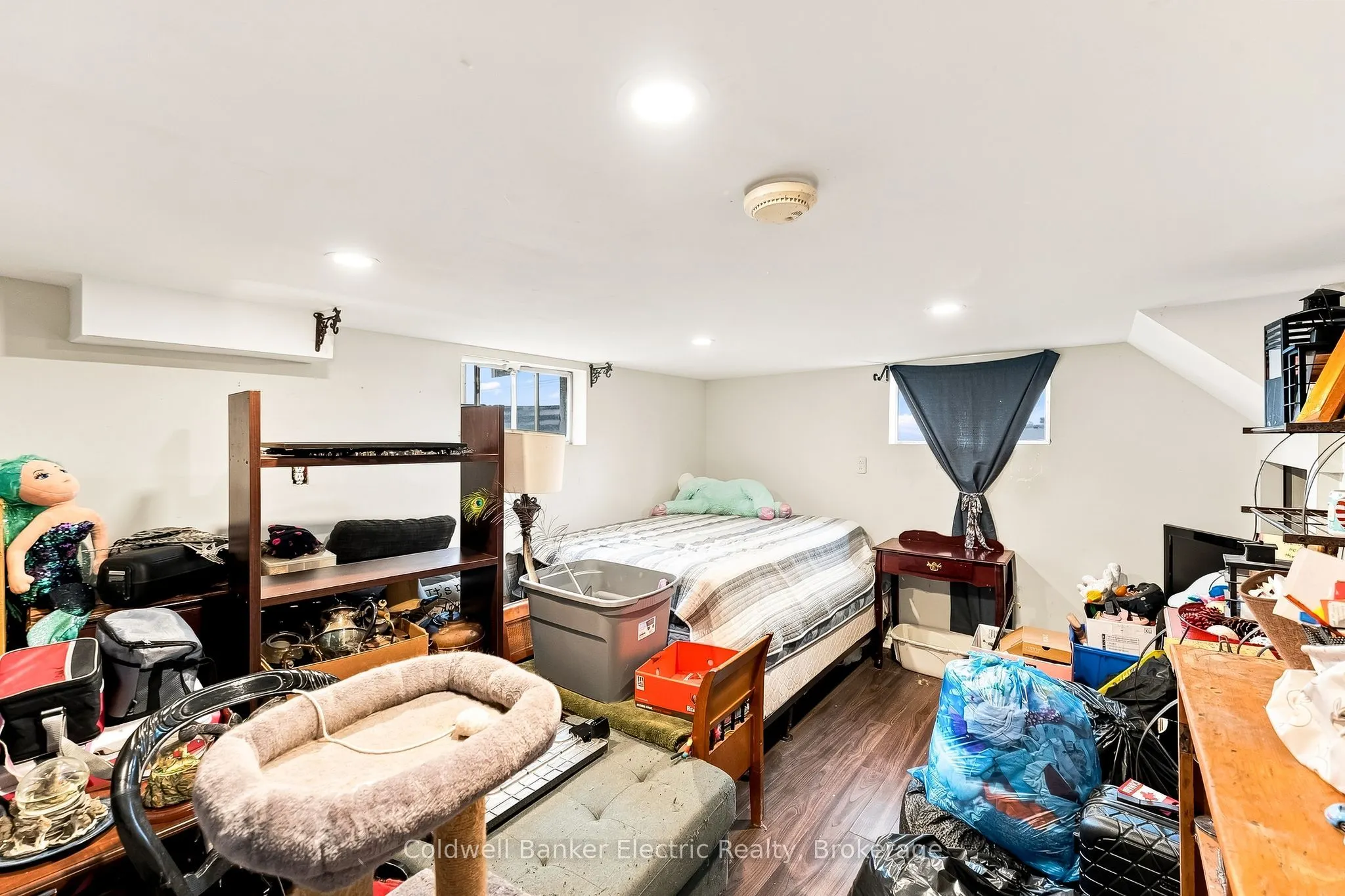 19 Graham Street E