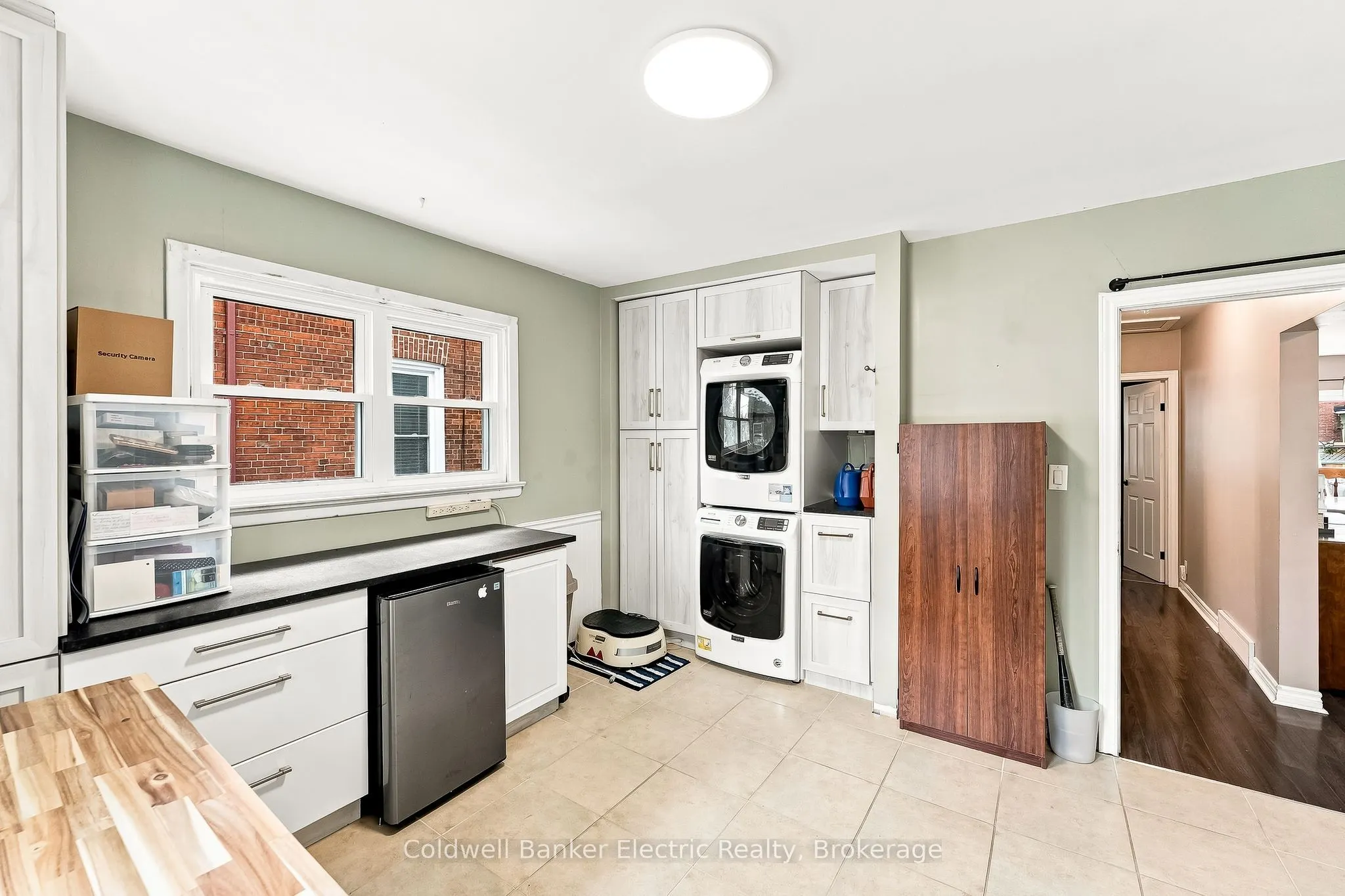 19 Graham Street E