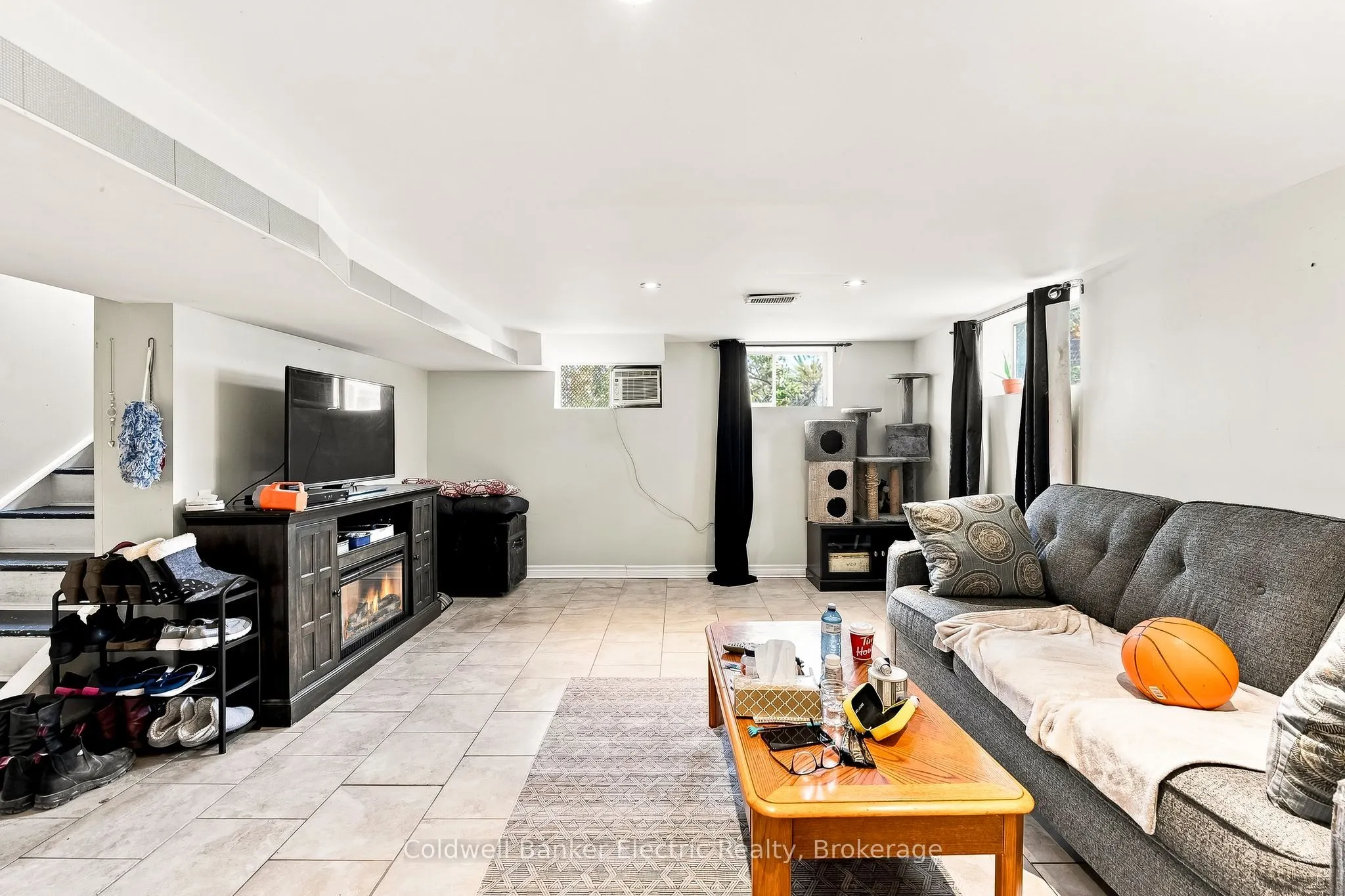 19 Graham Street E
