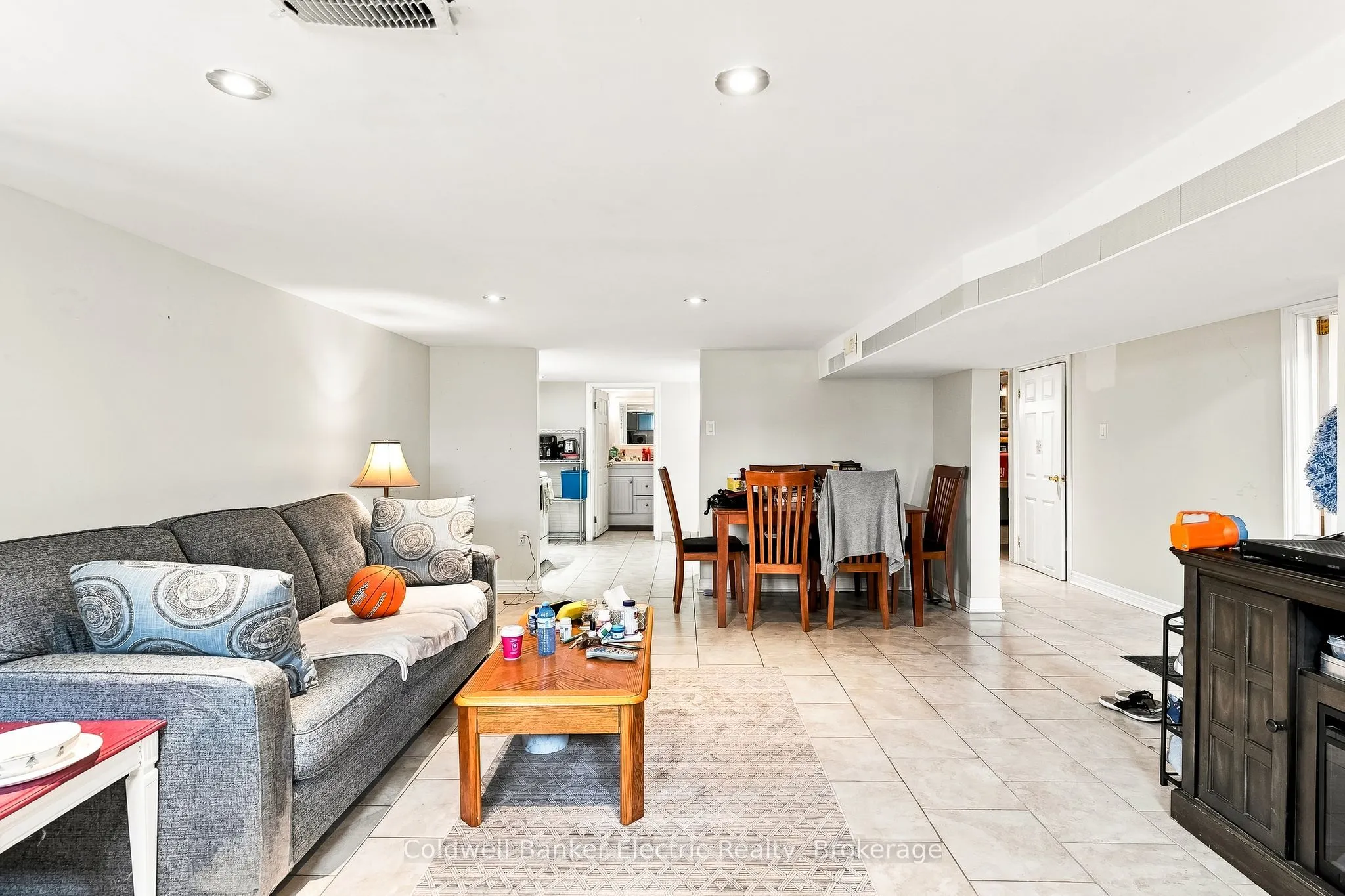 19 Graham Street E