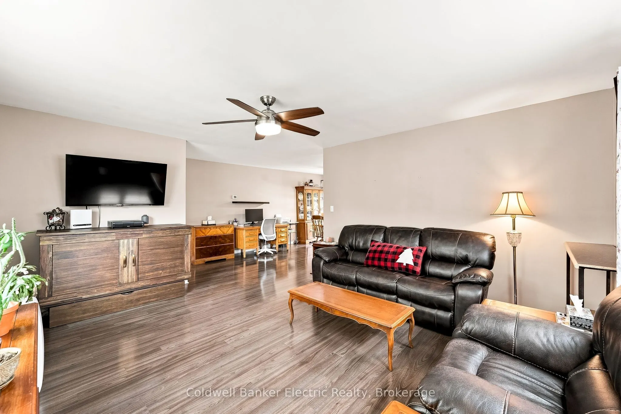19 Graham Street E