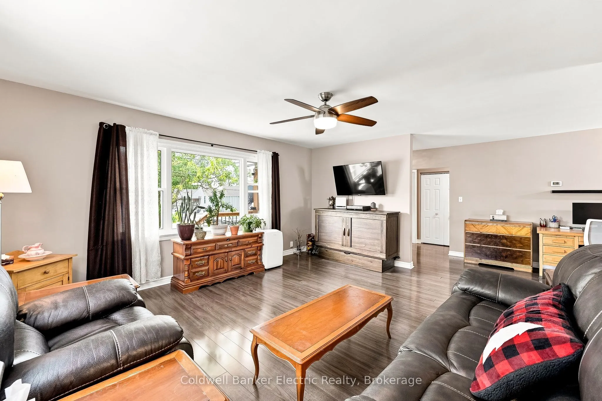 19 Graham Street E