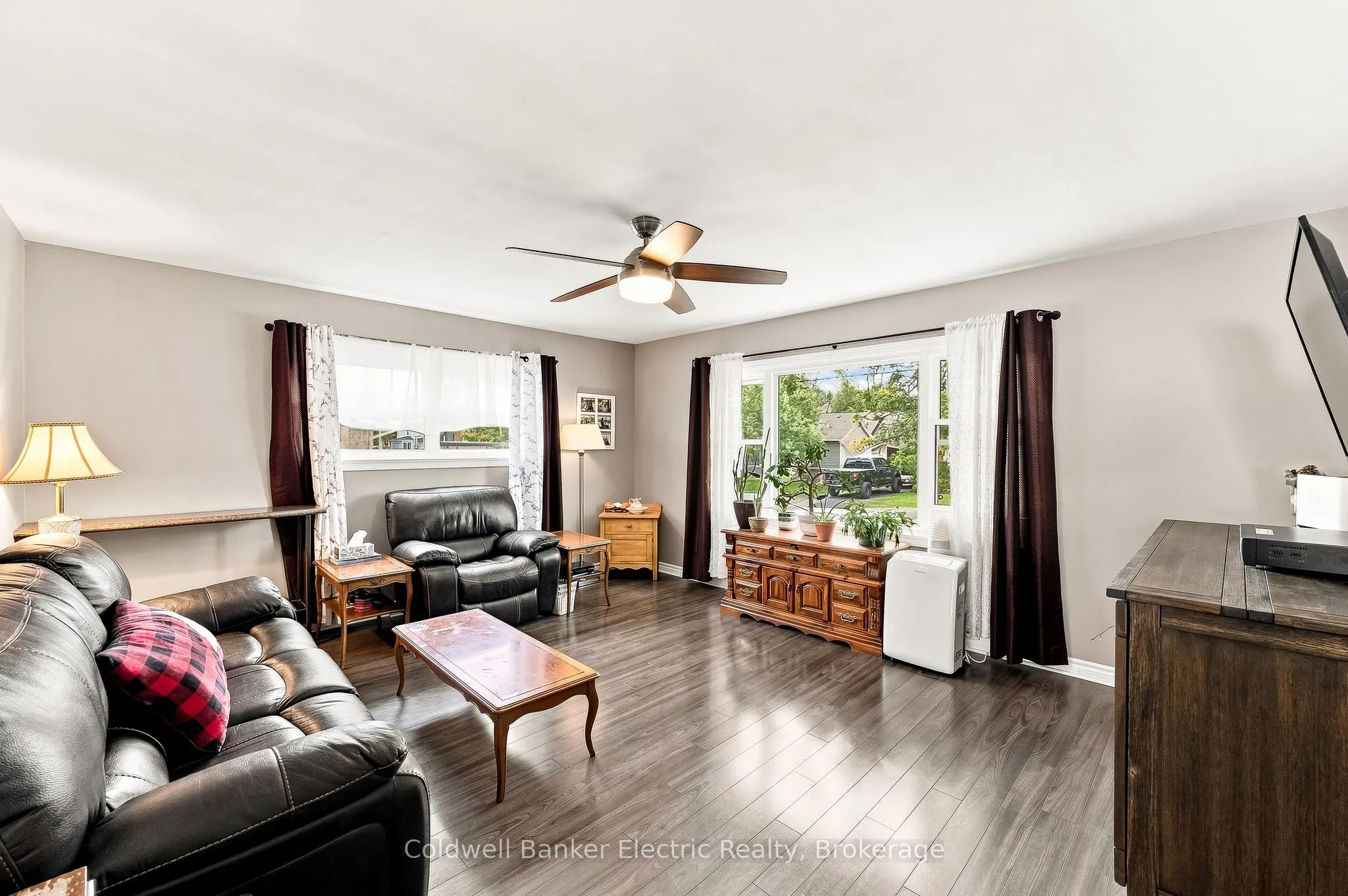 19 Graham Street E