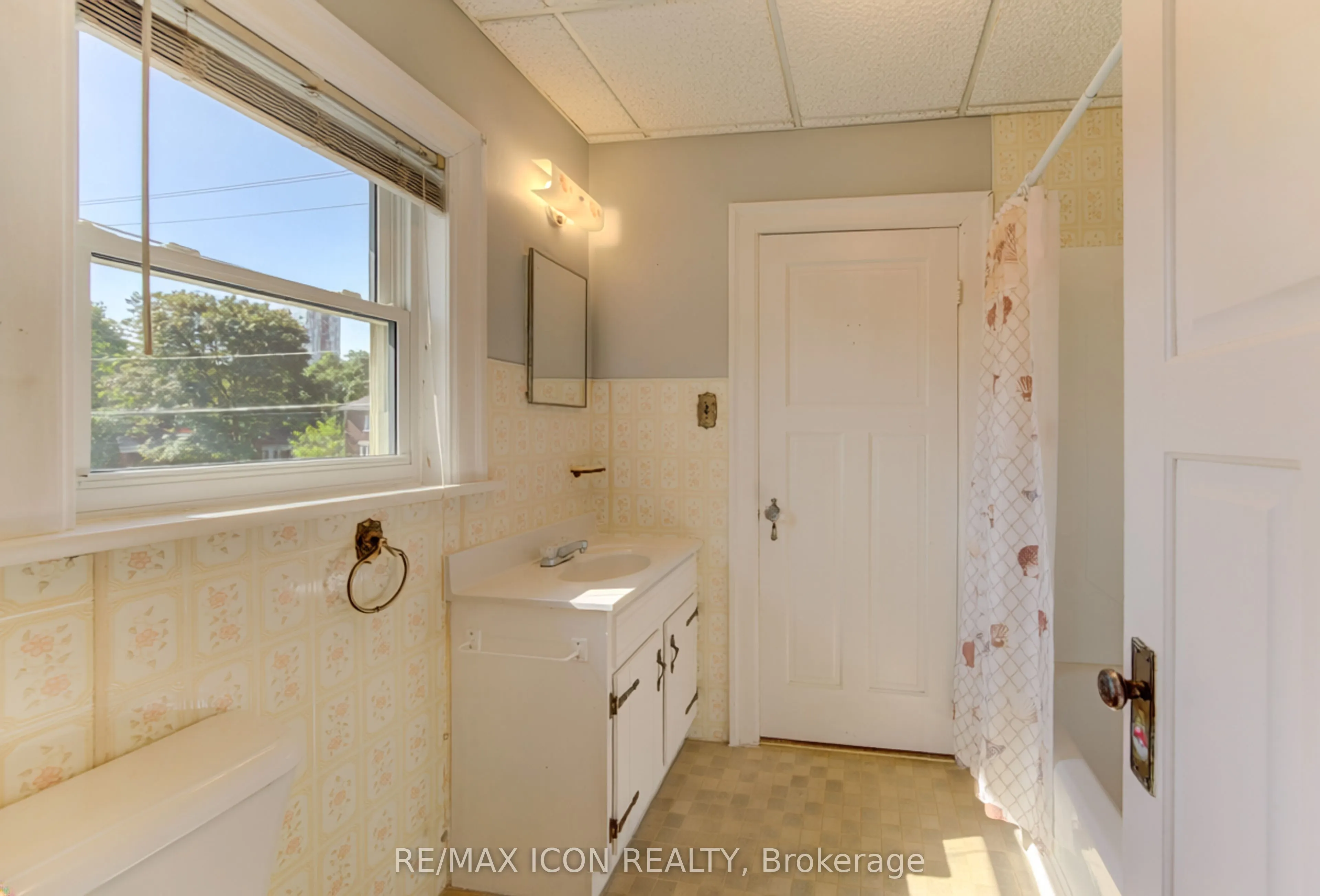 224 Weber Street E