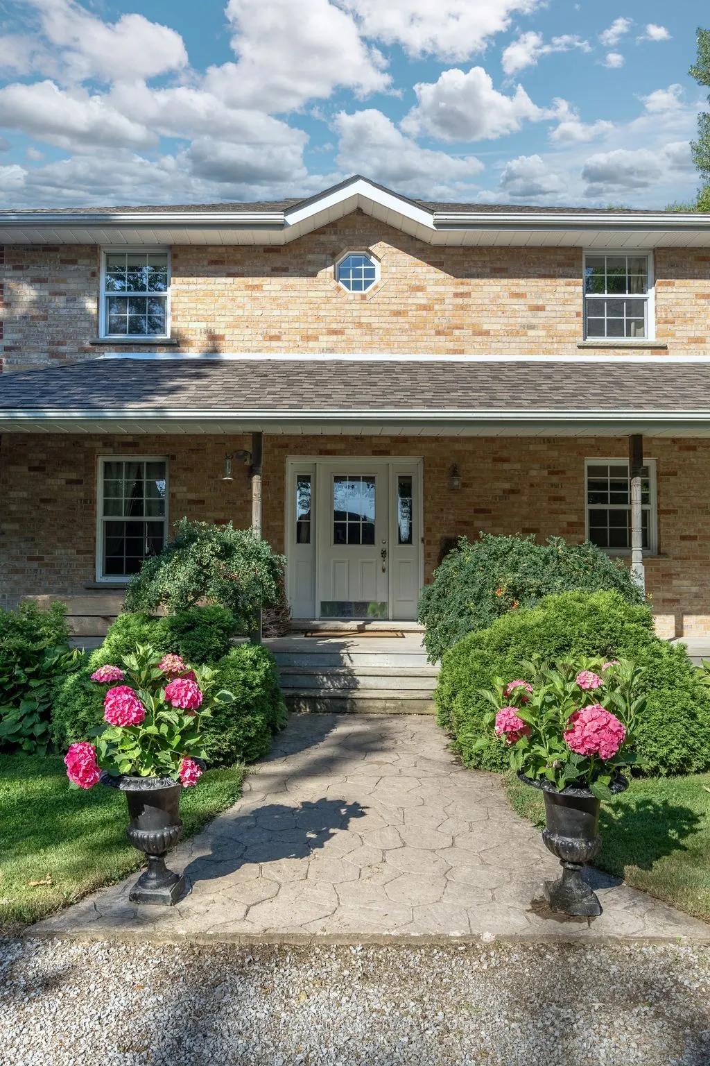 890 Woodville Road