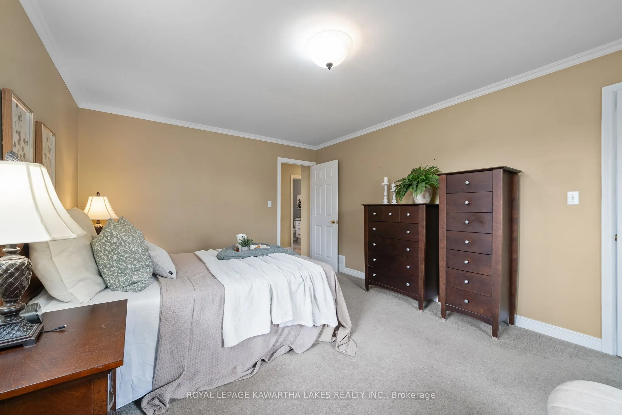 890 Woodville Road
