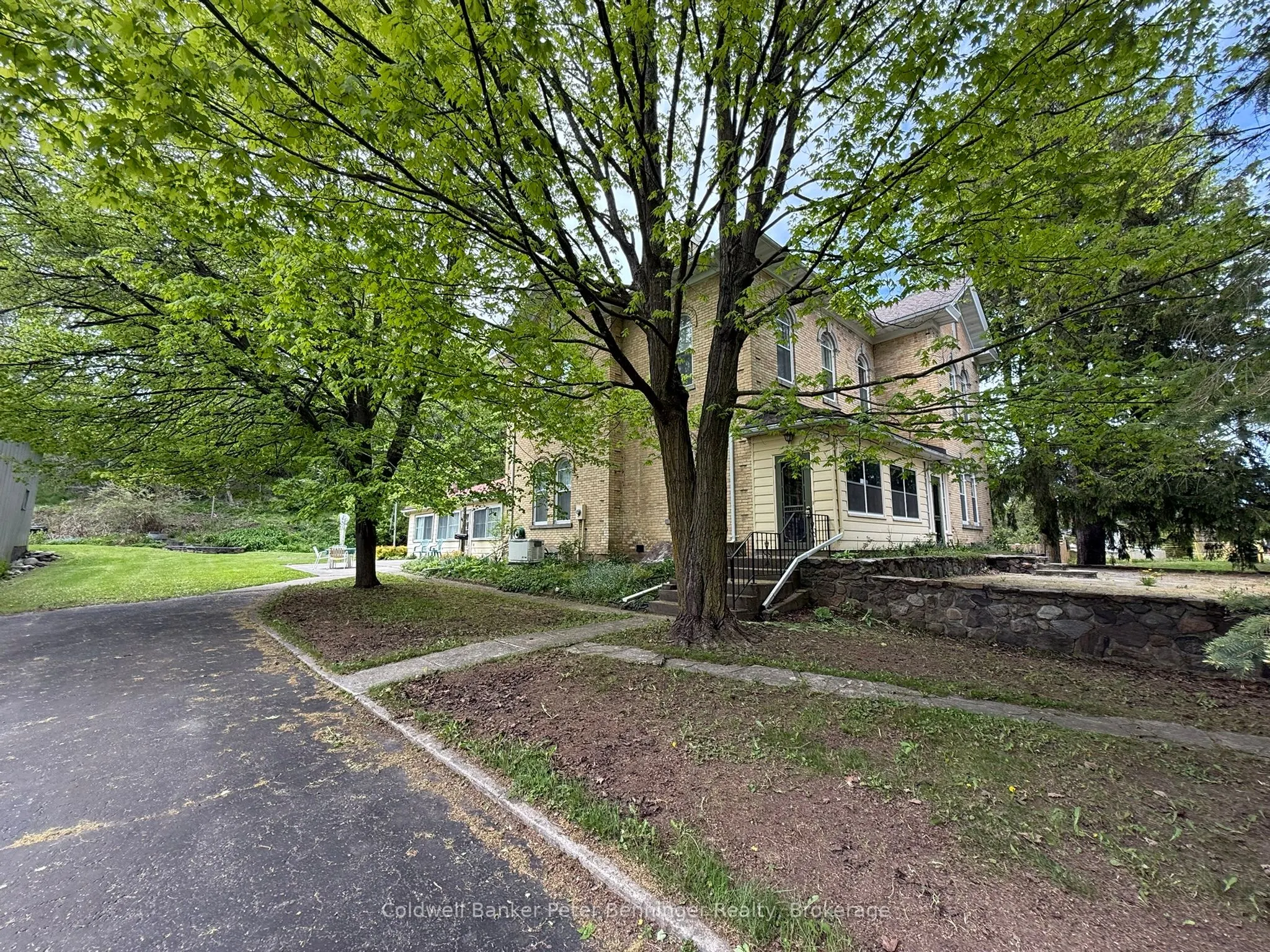 538 Queen Street N