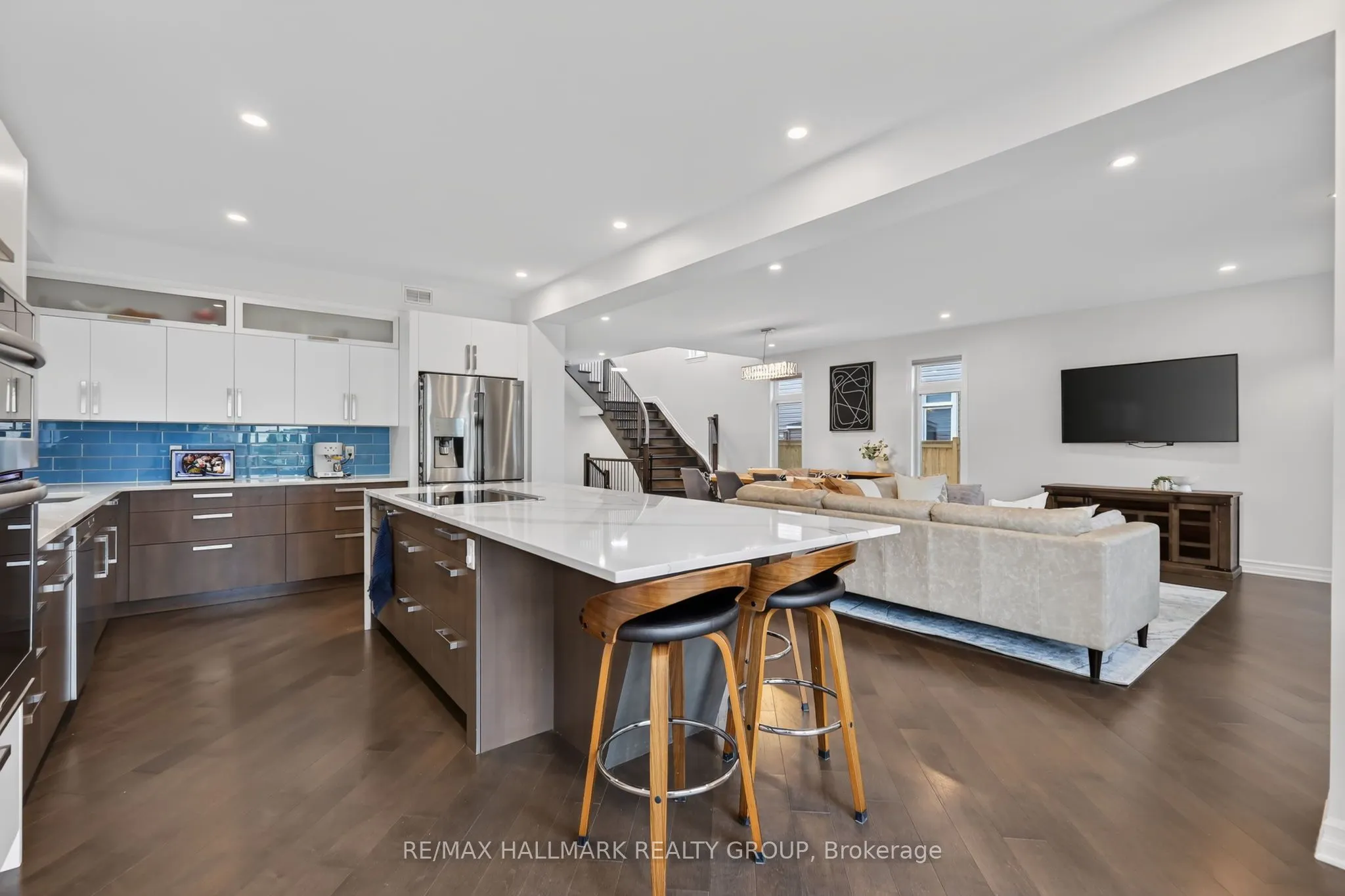 878 EXCURSION Way