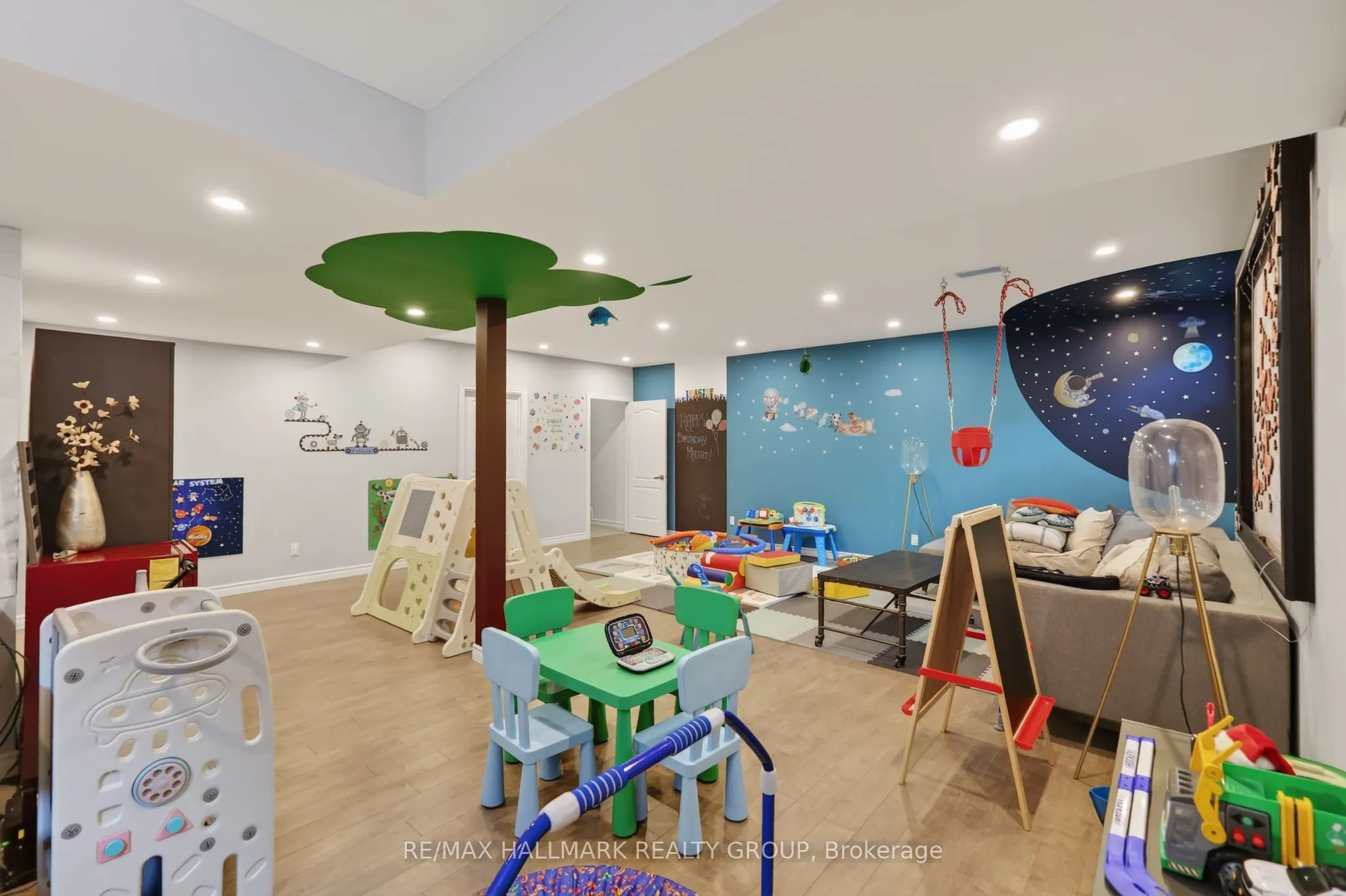878 EXCURSION Way