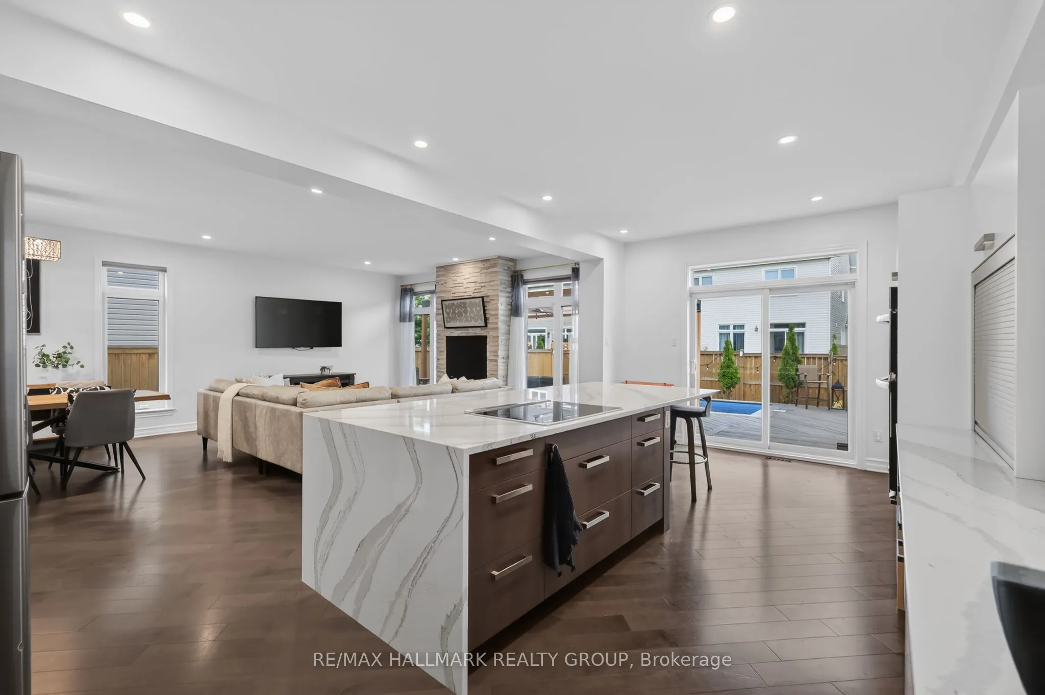 878 EXCURSION Way