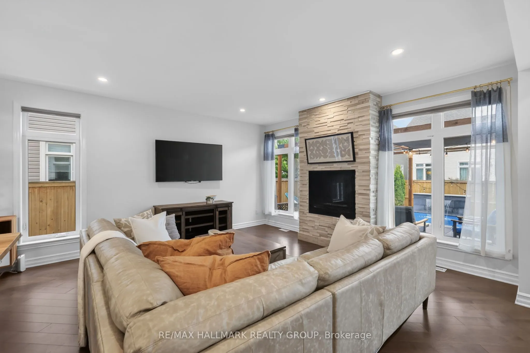 878 EXCURSION Way