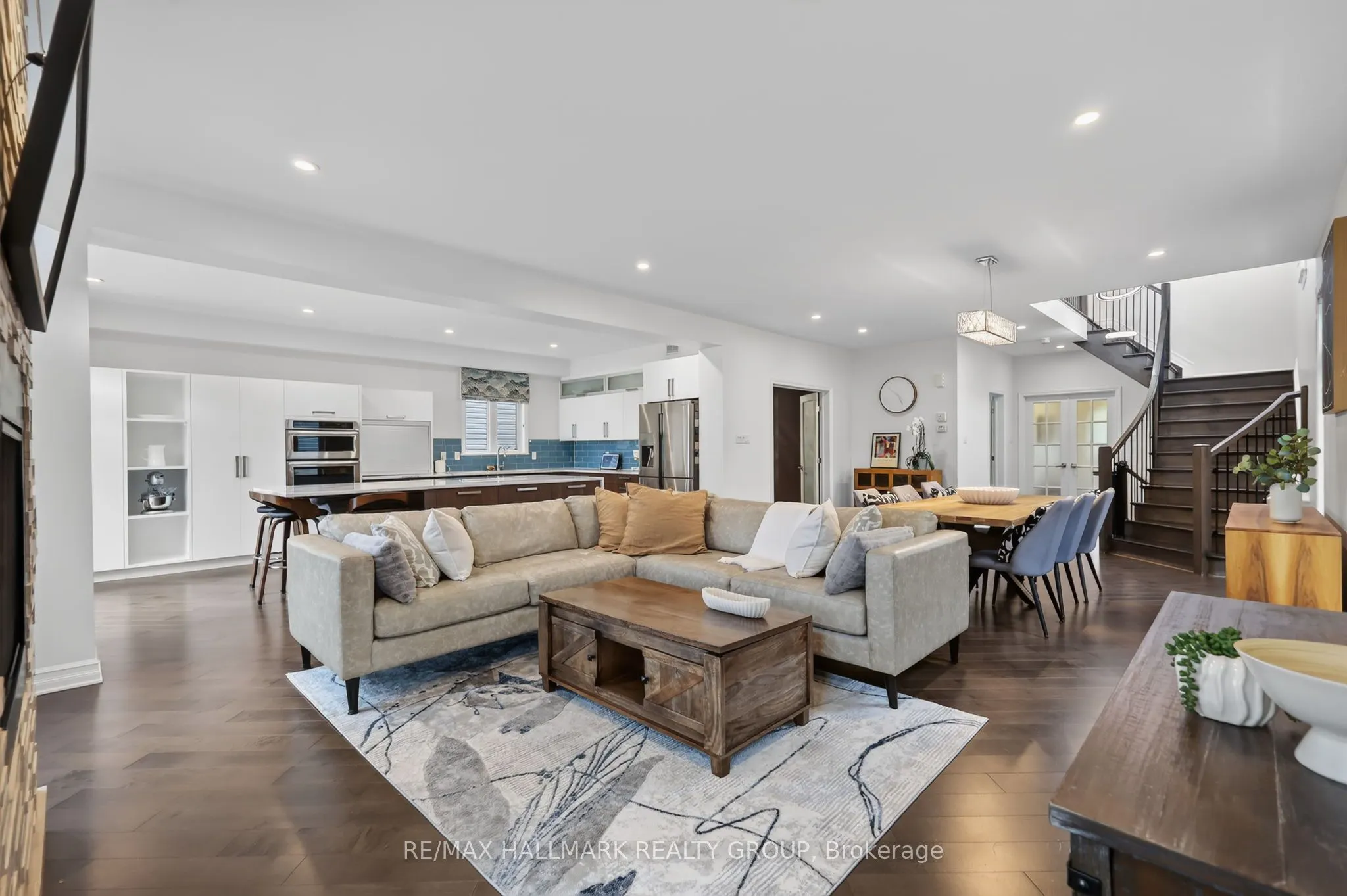 878 EXCURSION Way