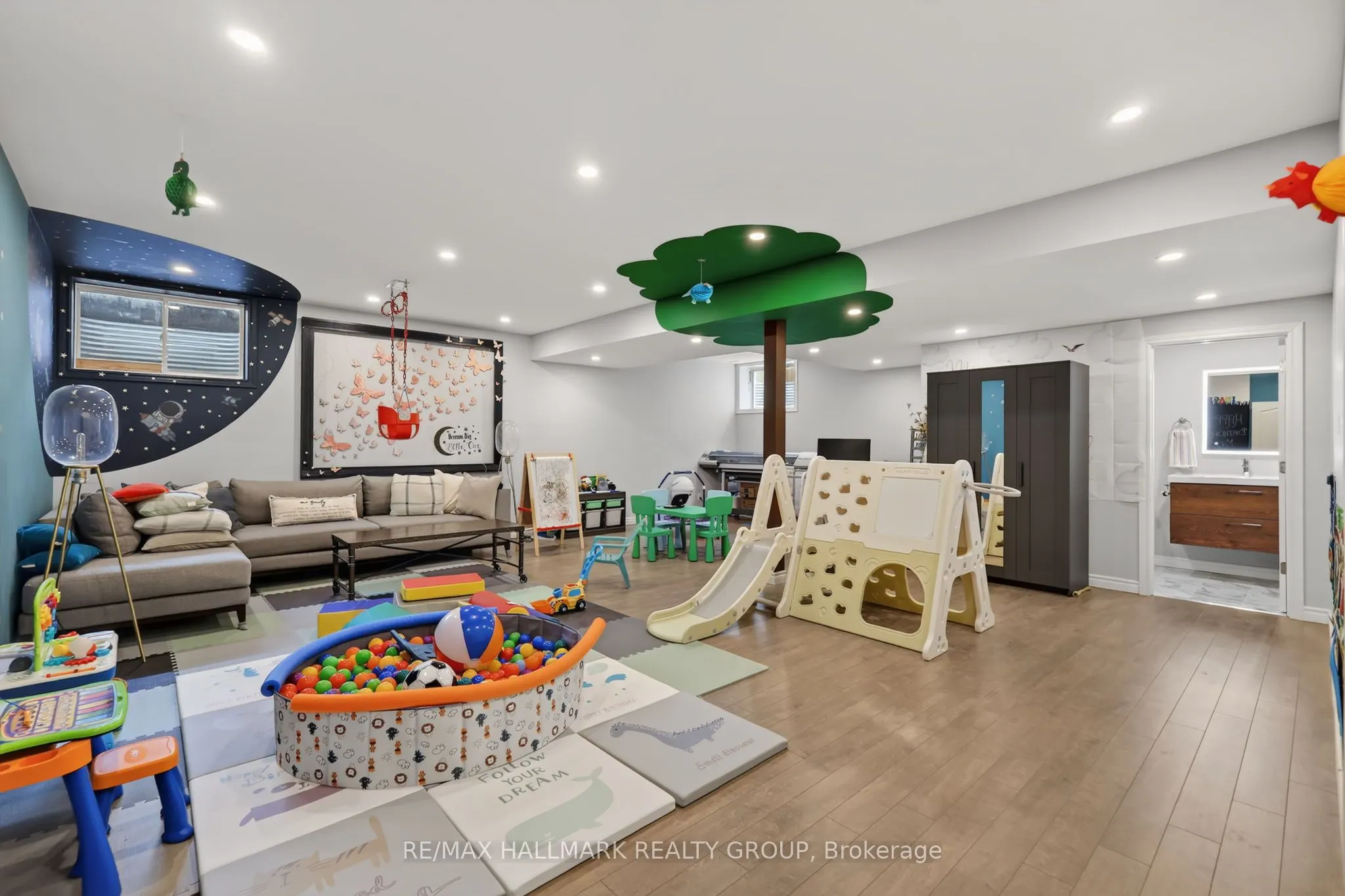 878 EXCURSION Way