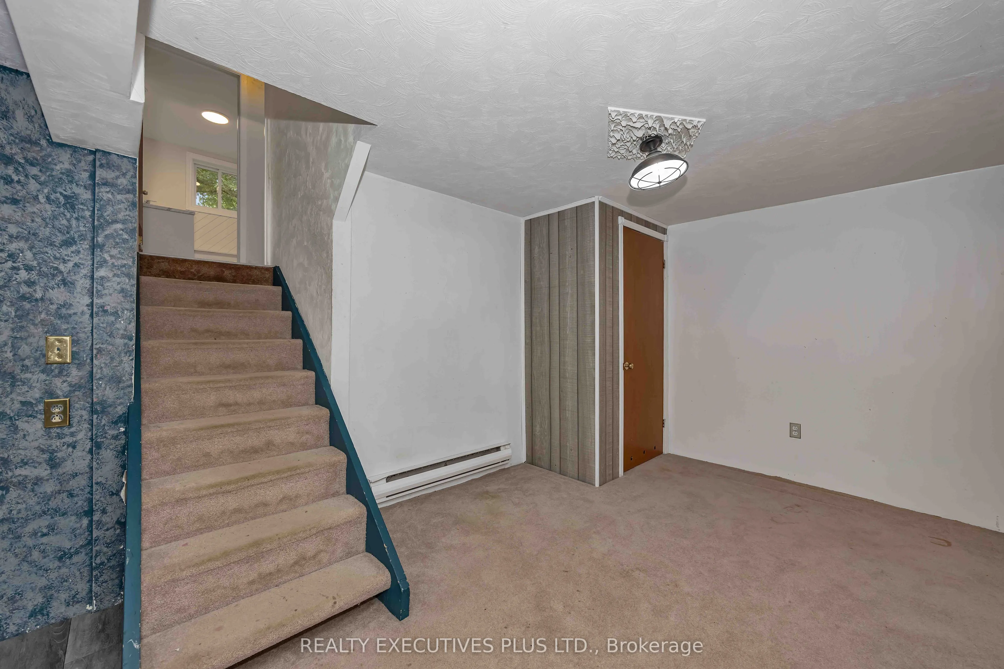 366 Charron Street