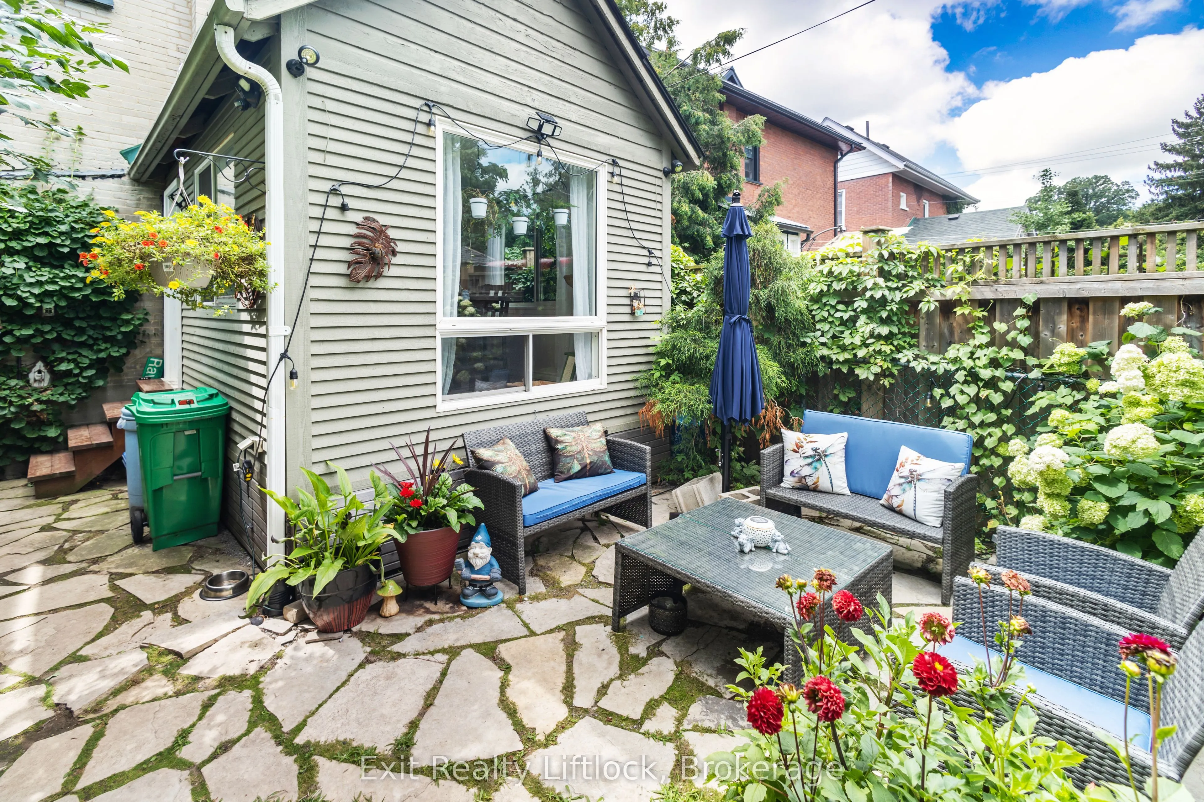 592 Sherbrooke Street