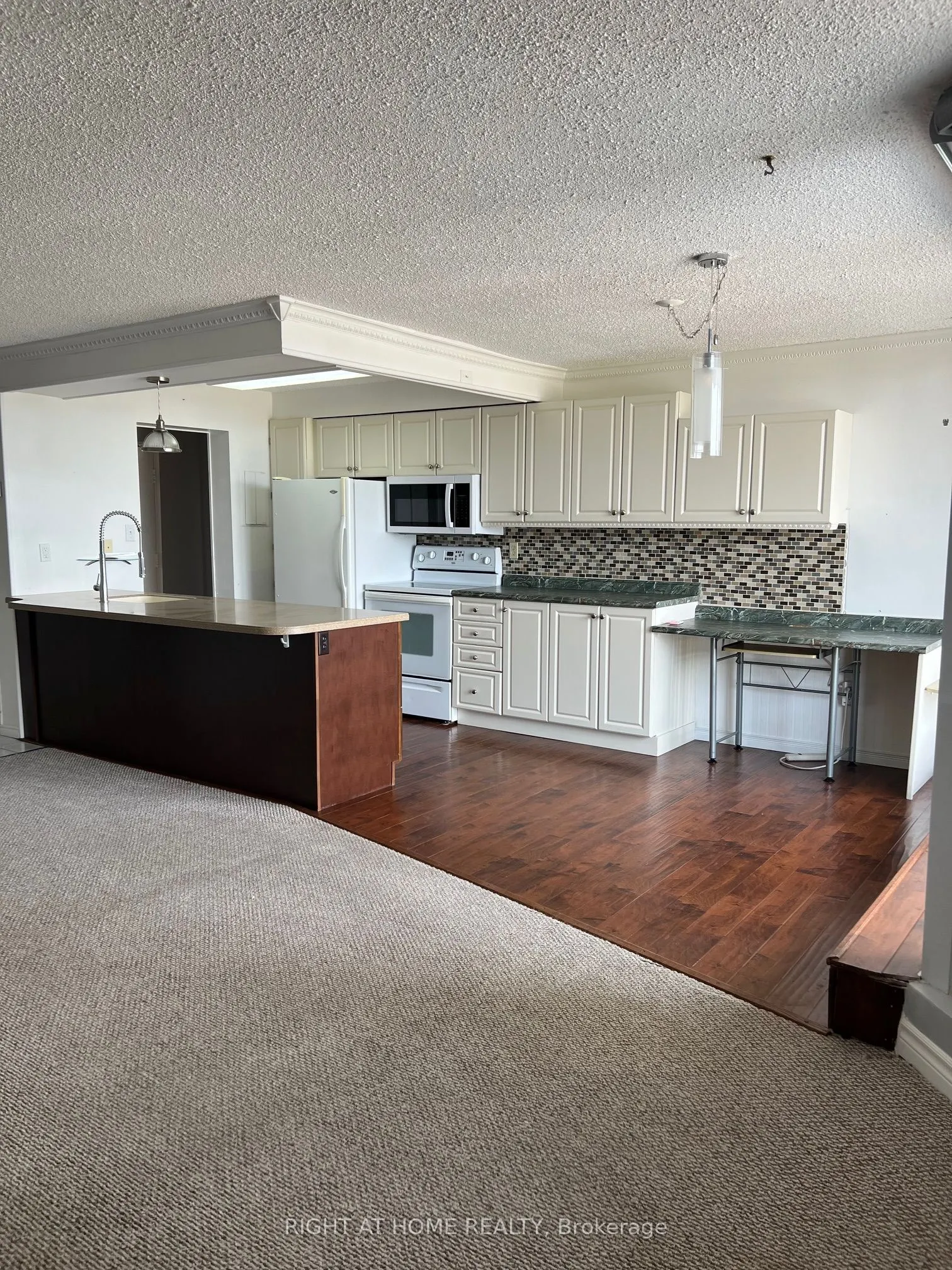 363 Colborne Street #905