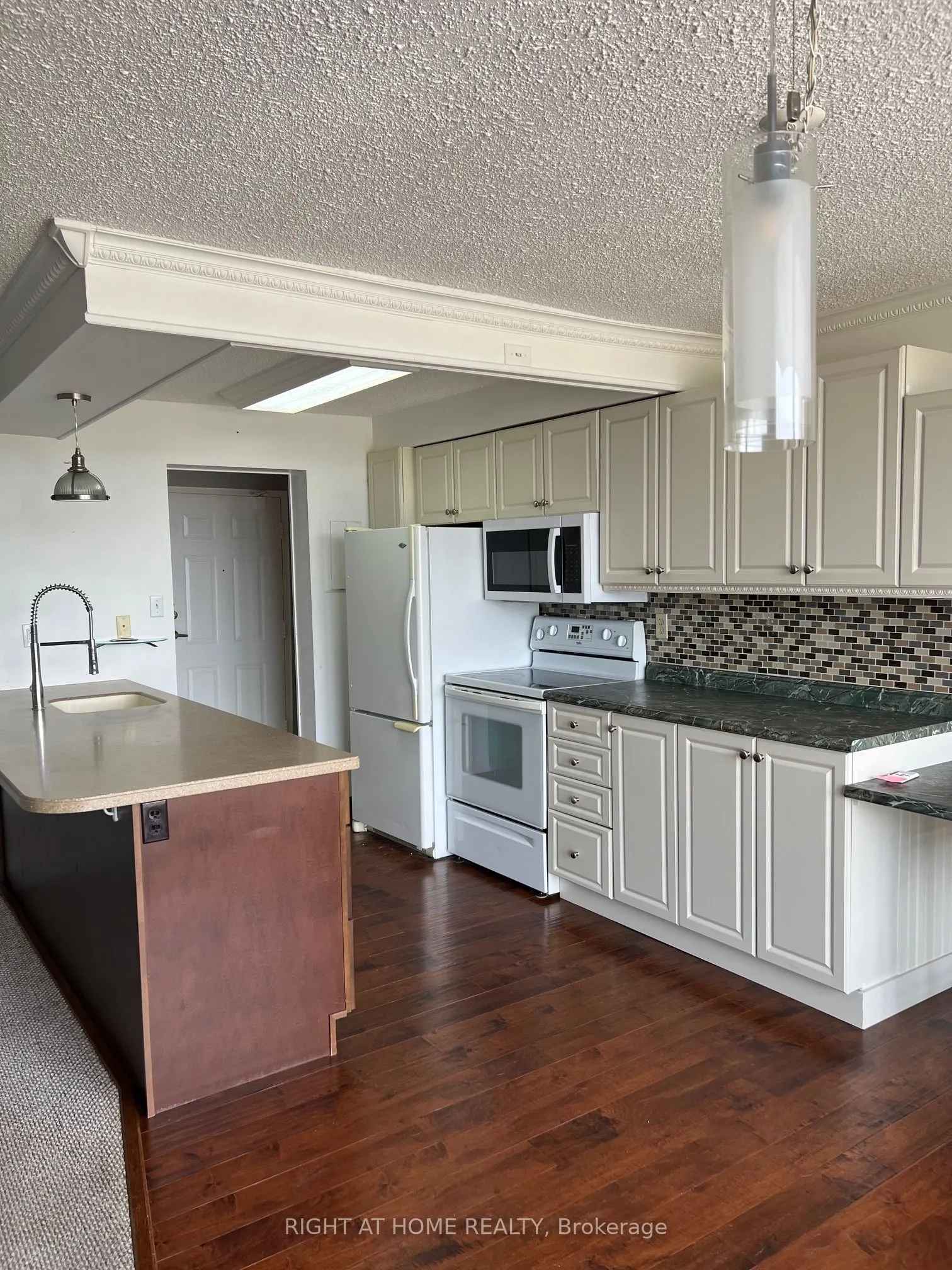 363 Colborne Street #905
