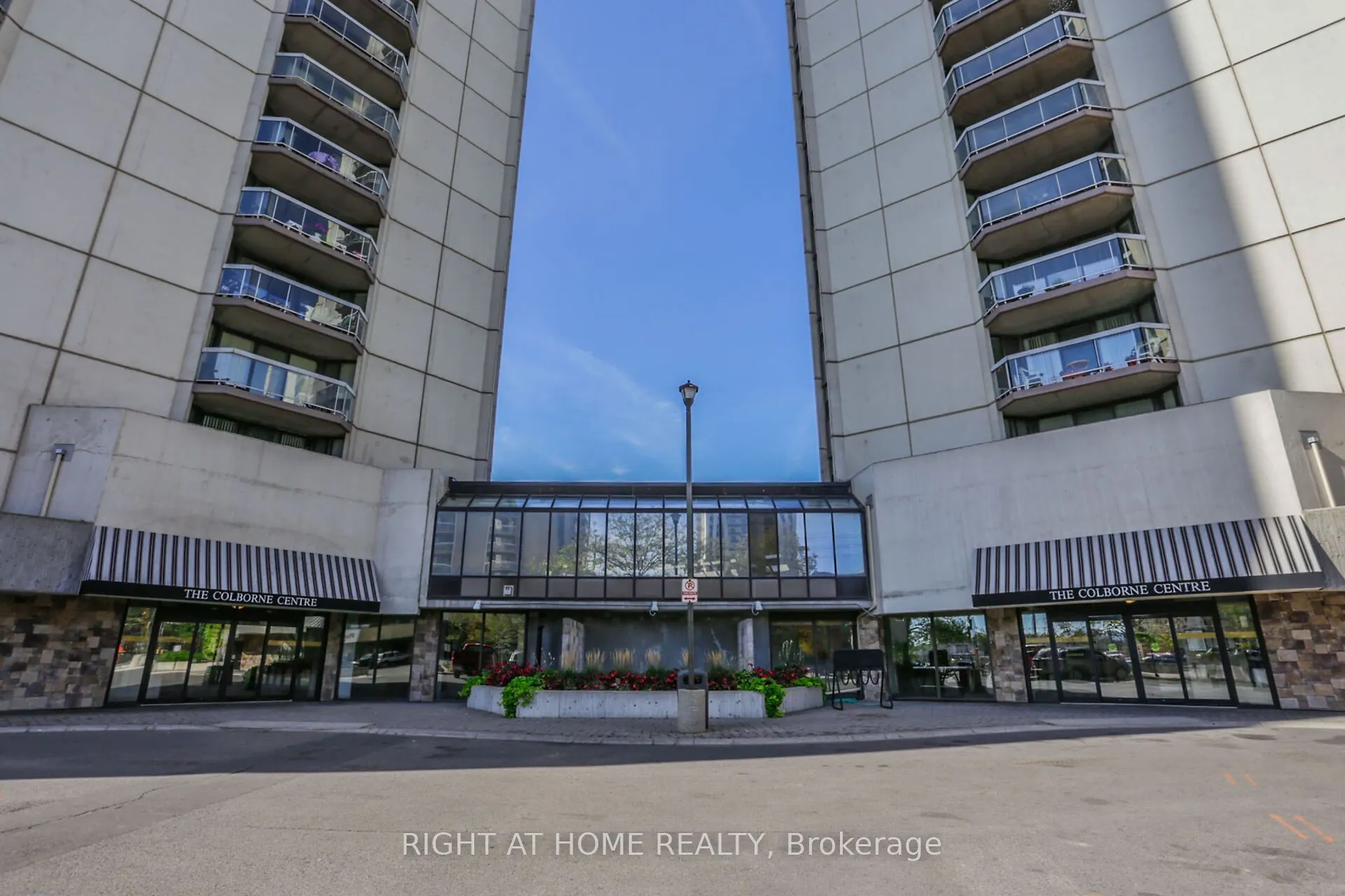 363 Colborne Street #905